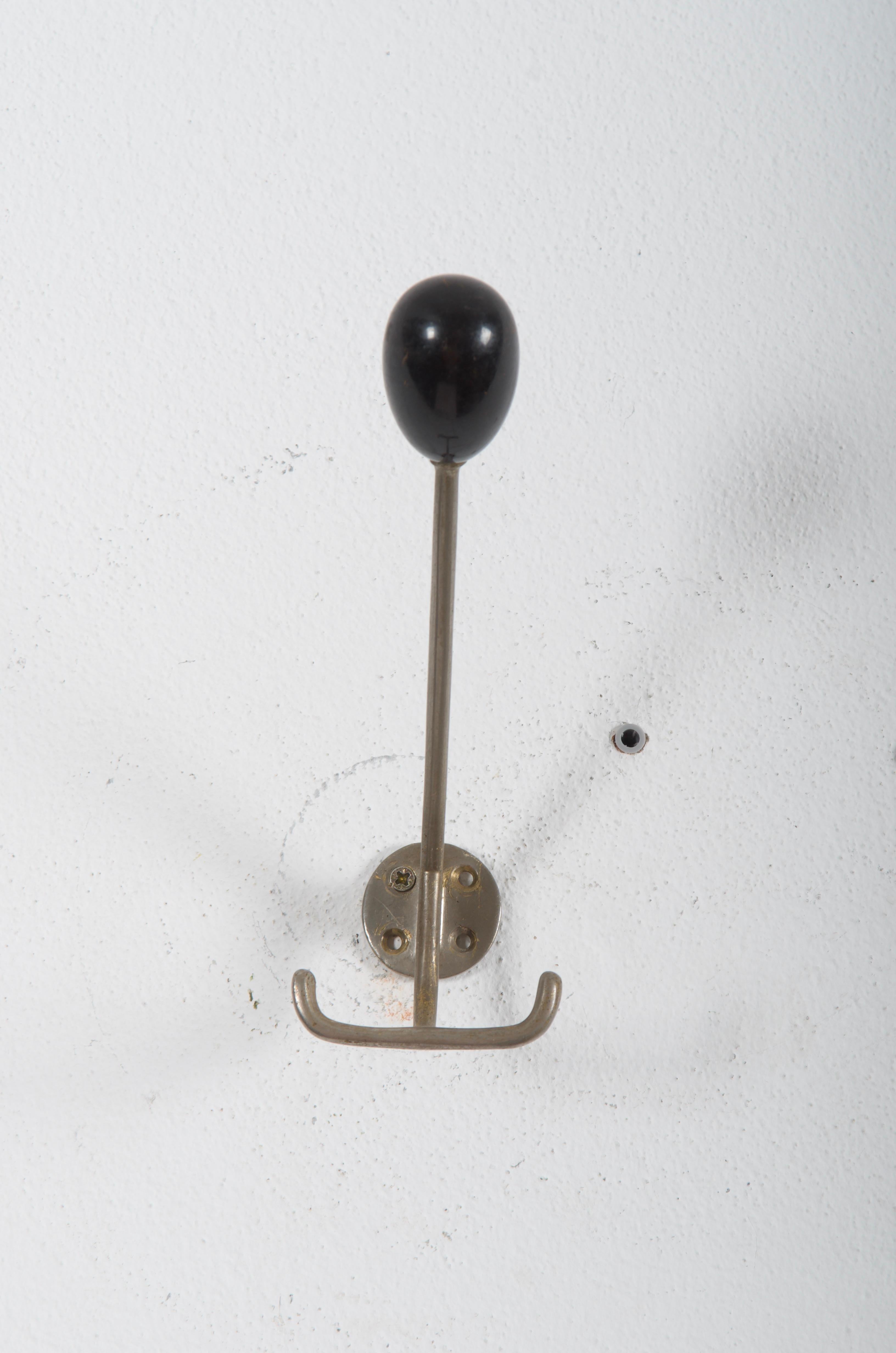 Pair of Austrian Midcentury Wall Hooks by Hagenauer In Good Condition For Sale In Vienna, AT