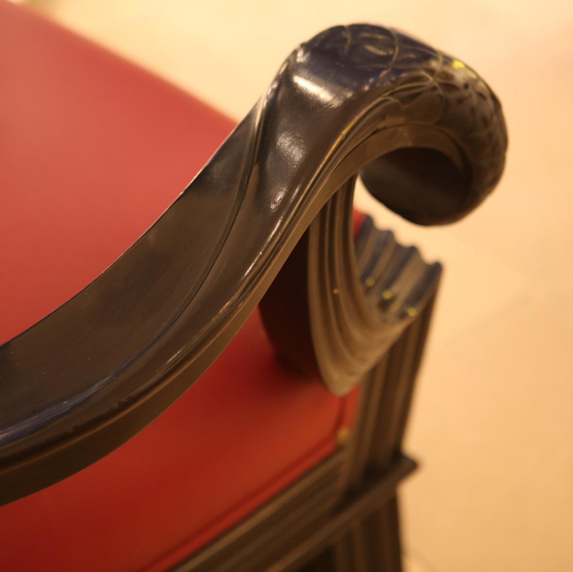 Paire de fauteuils Art Déco autrichiens en cuir rouge attribués à Otto Prutscher en vente 1