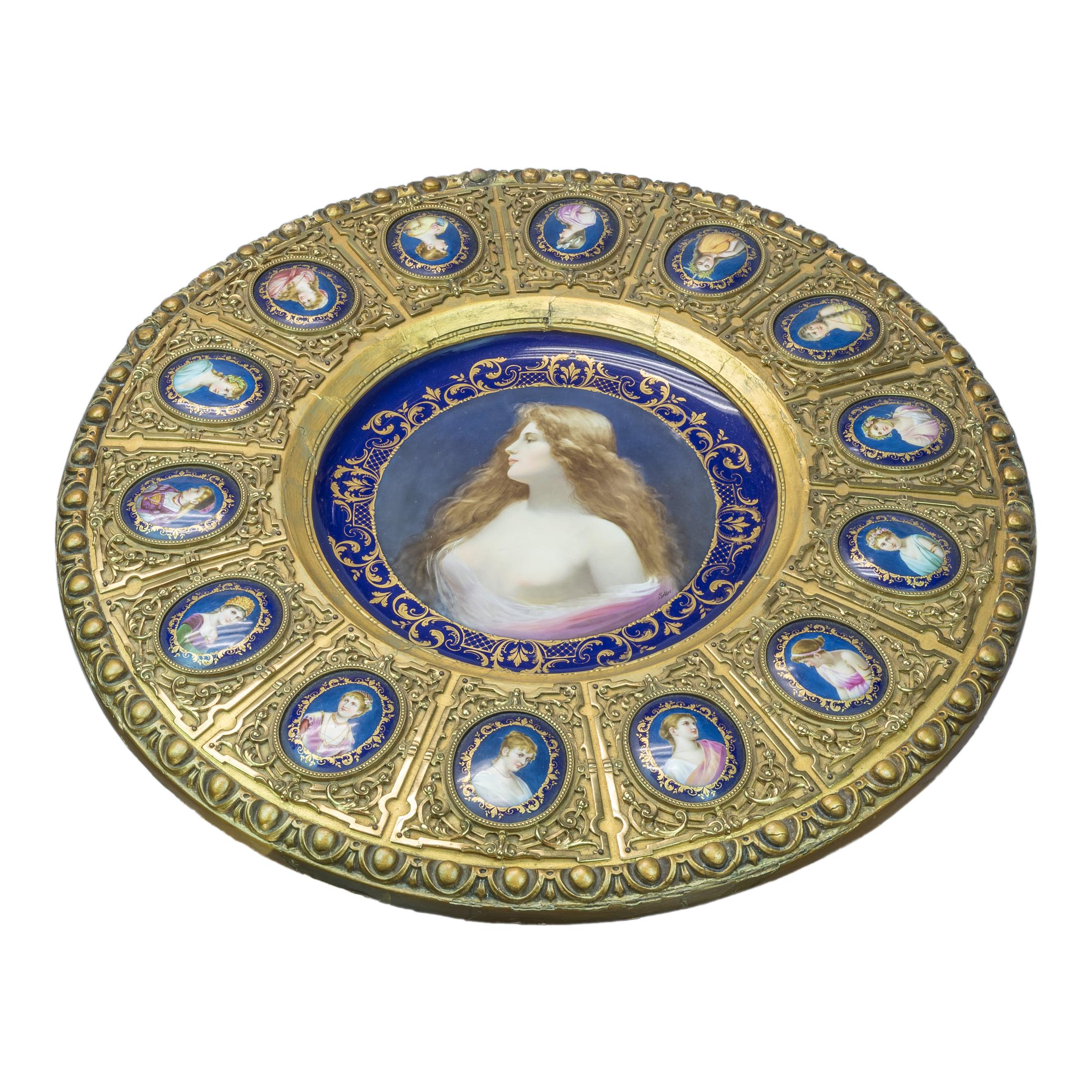 Pareja de mesas de salón austriacas Royal Vienna de tres patas de madera dorada y porcelana en venta 3