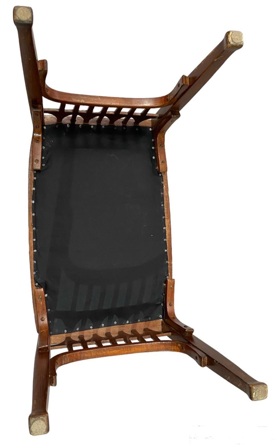 Paire de tabourets, bancs ou Causeuses en bois cintré de style sécessionniste autrichien, début du 20e siècle en vente 3