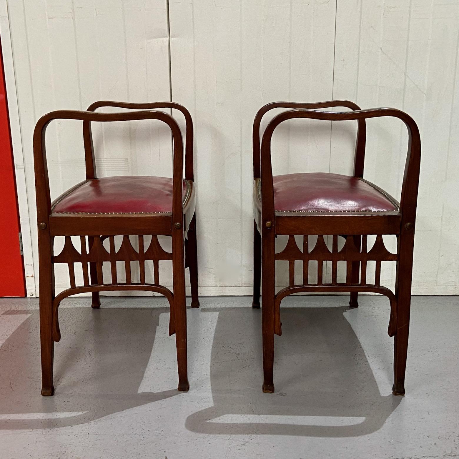 Paire de tabourets, bancs ou Causeuses en bois cintré de style sécessionniste autrichien, début du 20e siècle en vente 4
