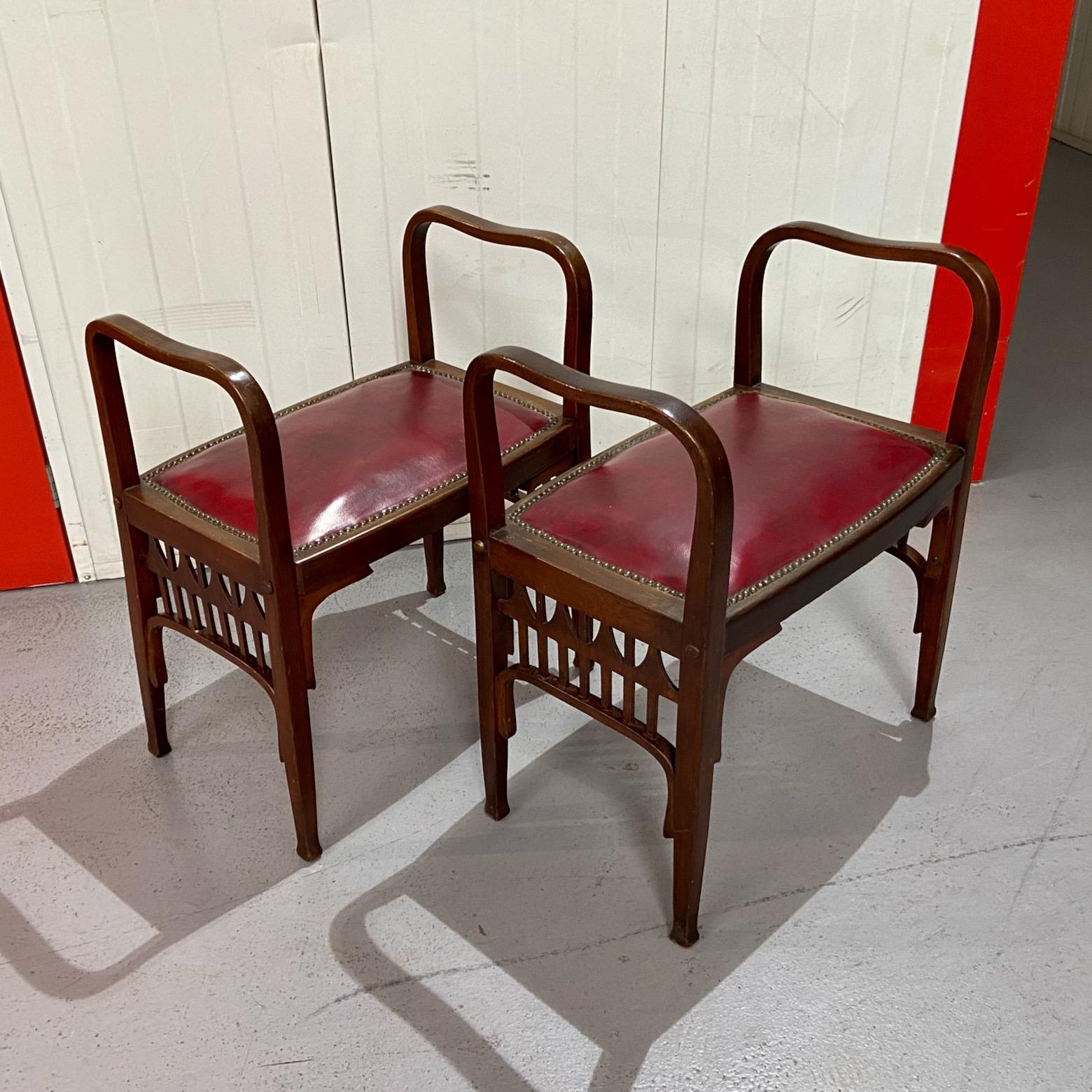 Paire de tabourets, bancs ou Causeuses en bois cintré de style sécessionniste autrichien, début du 20e siècle en vente 2