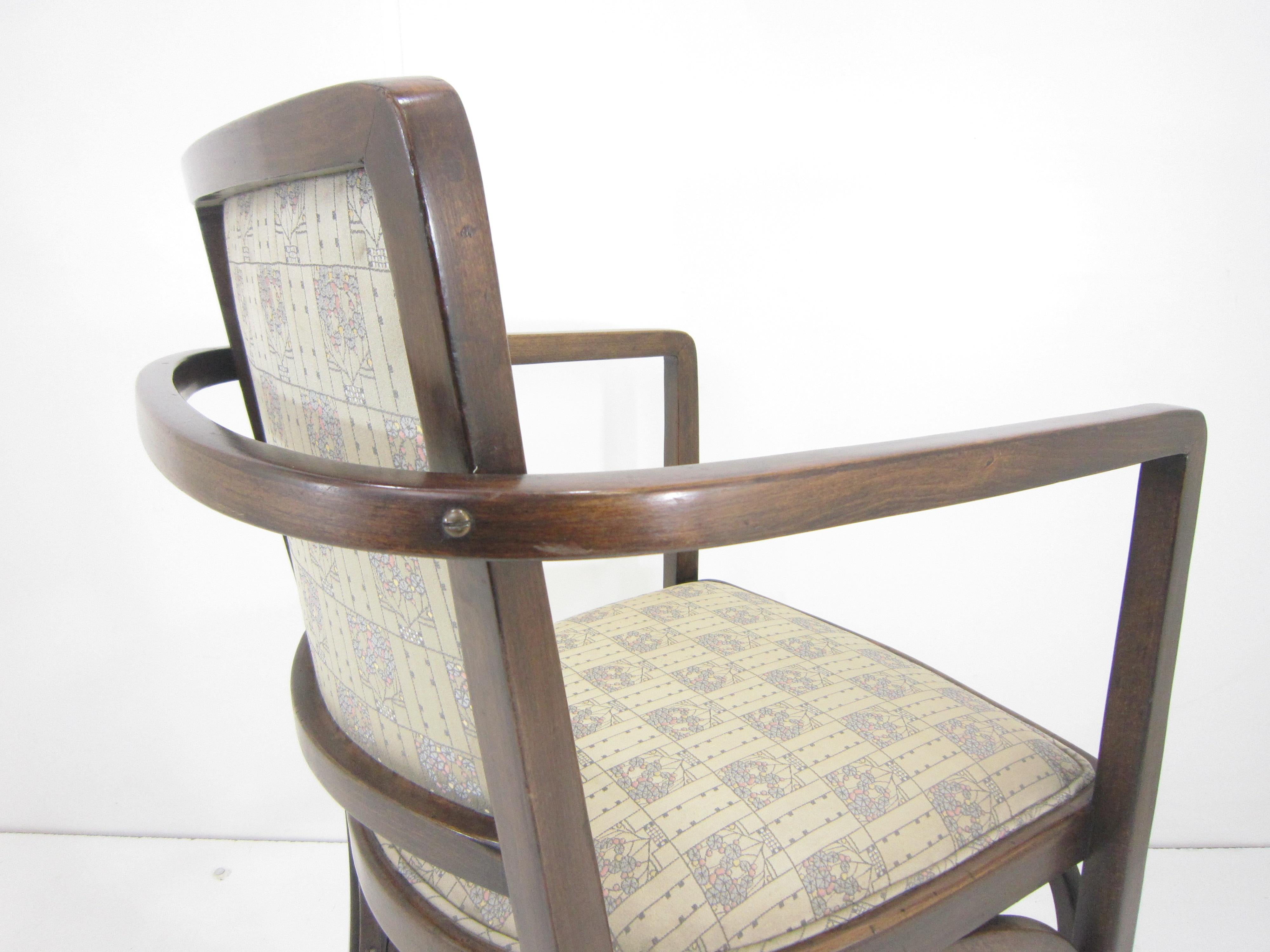 Legno curvato Coppia di poltrone laterali secessioniste austriache di Koloman Moser per J & J Kohn in vendita