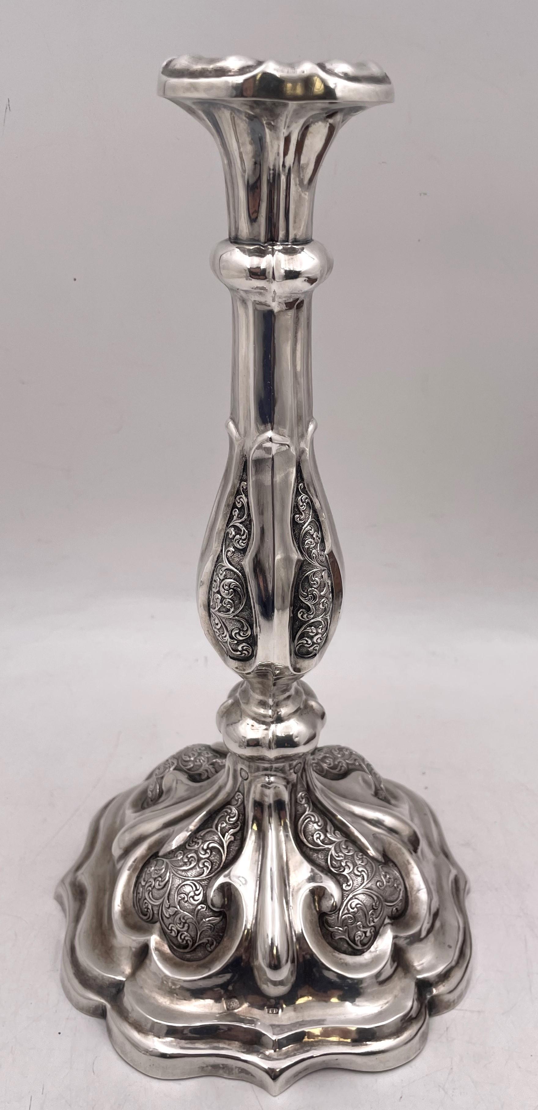Coppia di candelieri da Shabbat in argento austriaci del 1858 In condizioni buone in vendita a New York, NY