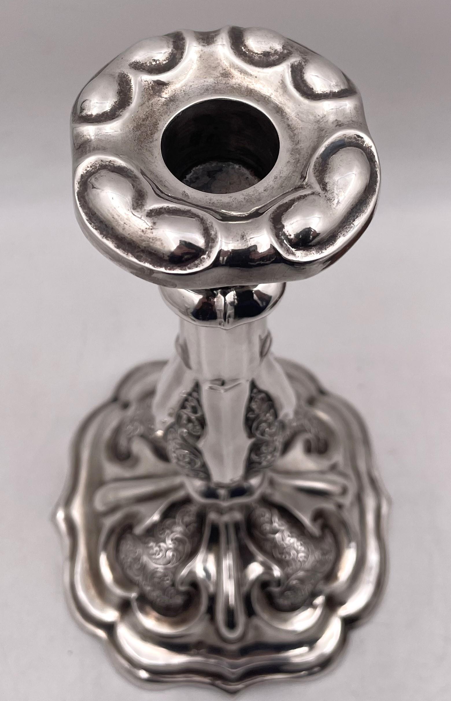 Metà XIX secolo Coppia di candelieri da Shabbat in argento austriaci del 1858 in vendita
