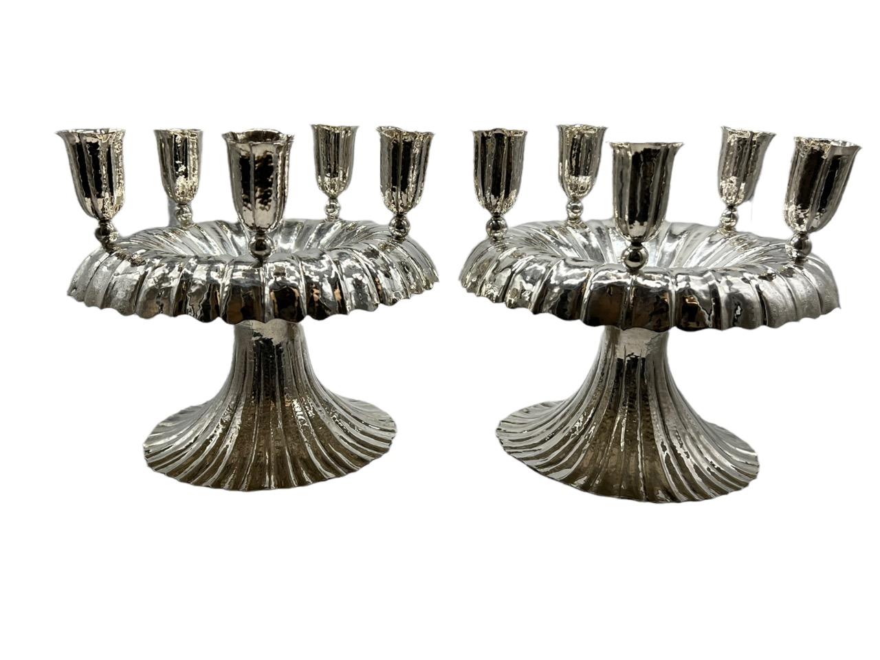 Argento Frank Brüder Frank, circa 1925, coppia di candelabri austriaci a cinque luci in argento sterling in vendita