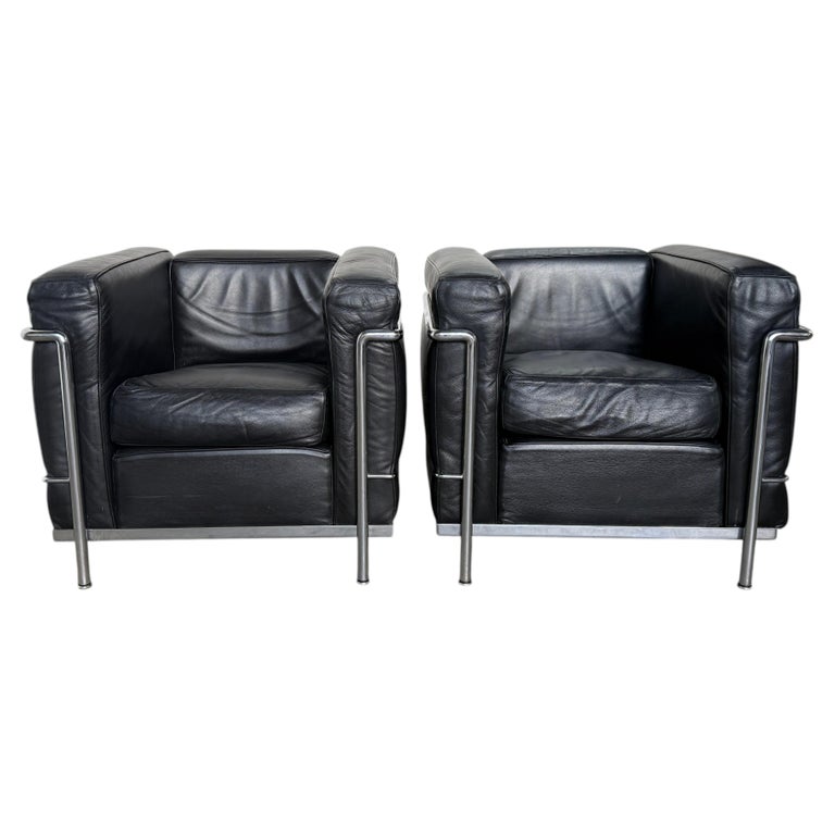 Pair of Authentic Black leather Chrome lounge chairs Le Corbusier LC2 by Cassina