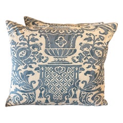 Paire d'authentiques oreillers en textile vénitien de Fortuny avec dos en lin belge