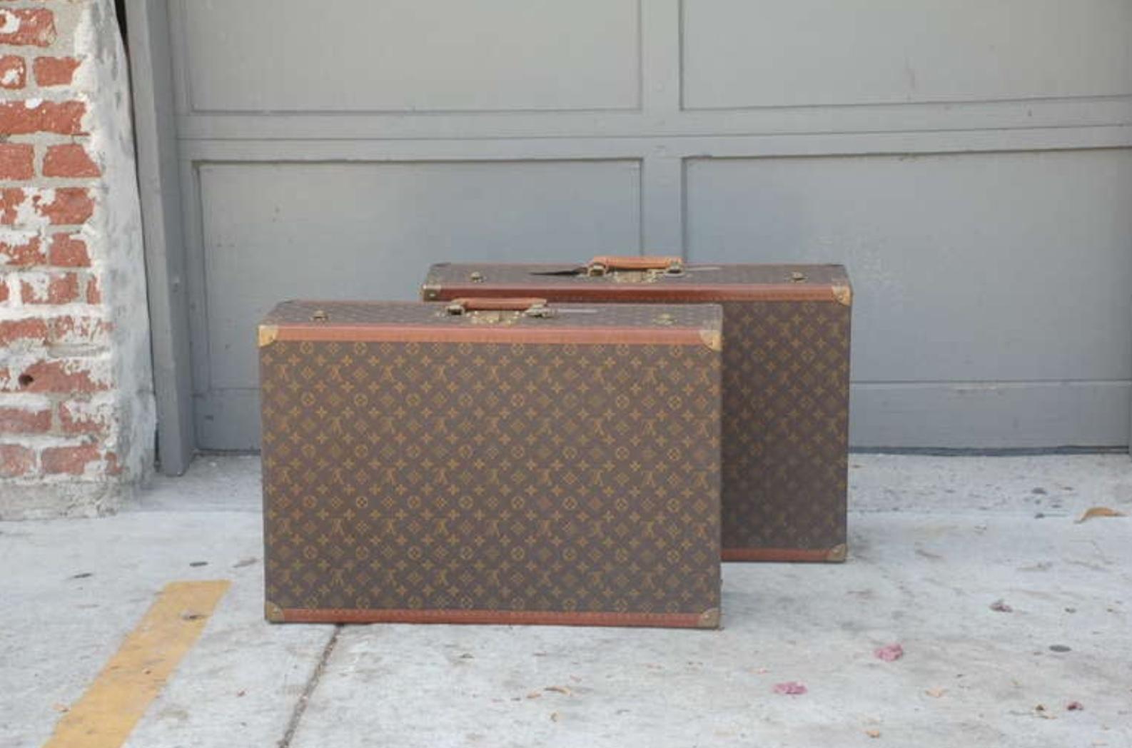 Pair of Authentic Louis Vuitton Luggage Pieces For Sale 5