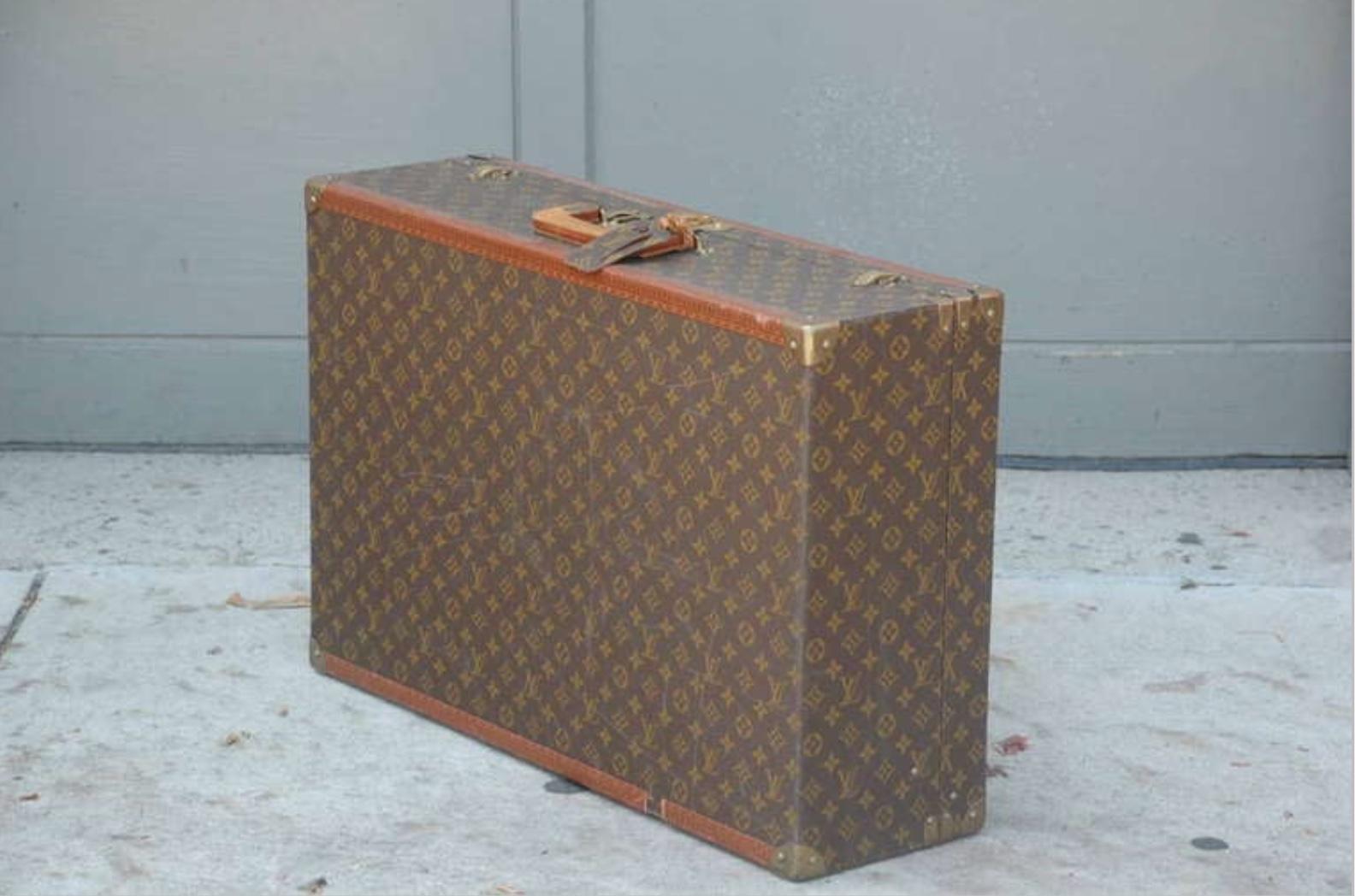 Pair of Authentic Louis Vuitton Luggage Pieces For Sale 2