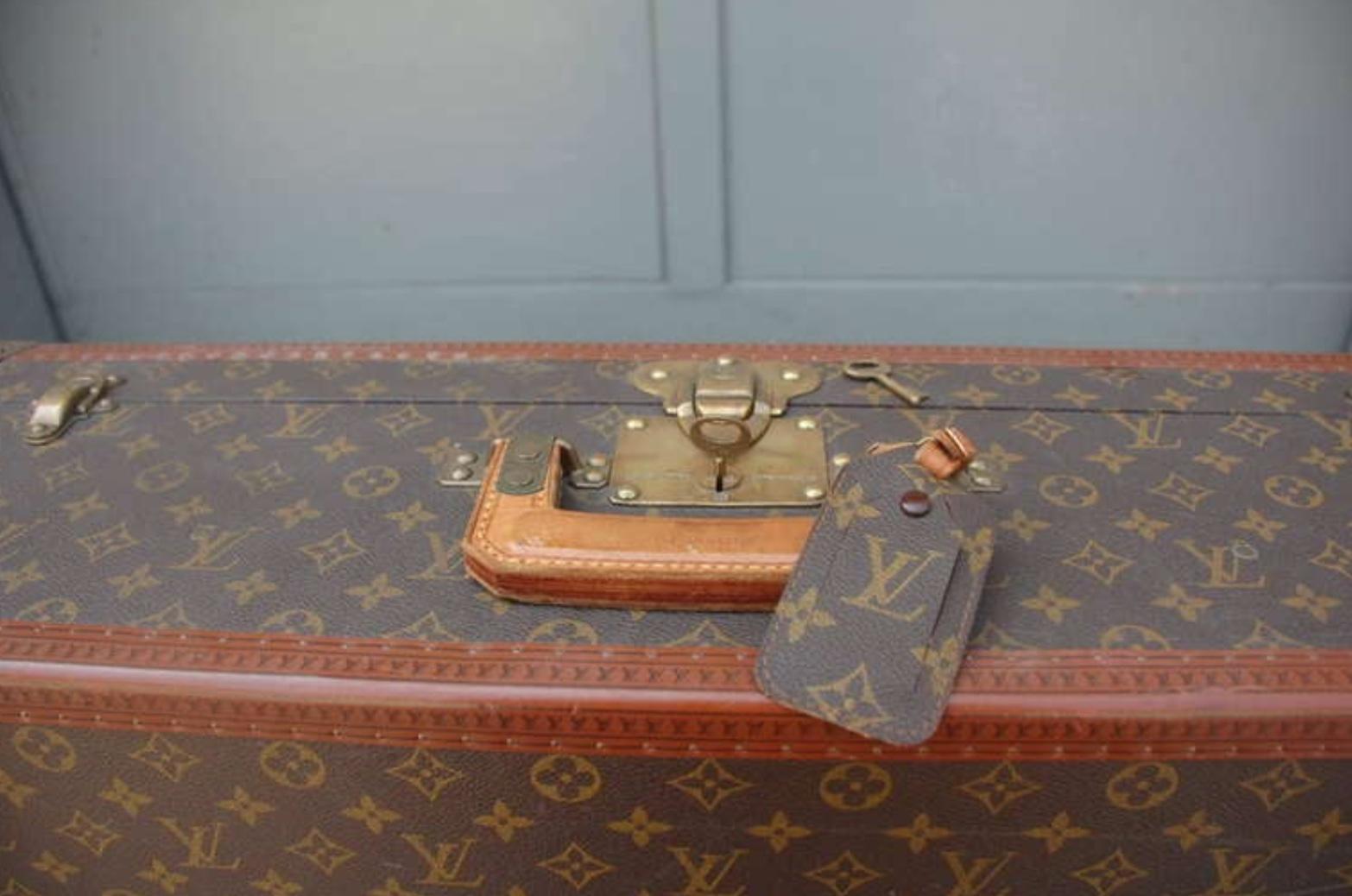 Pair of Authentic Louis Vuitton Luggage Pieces For Sale 3