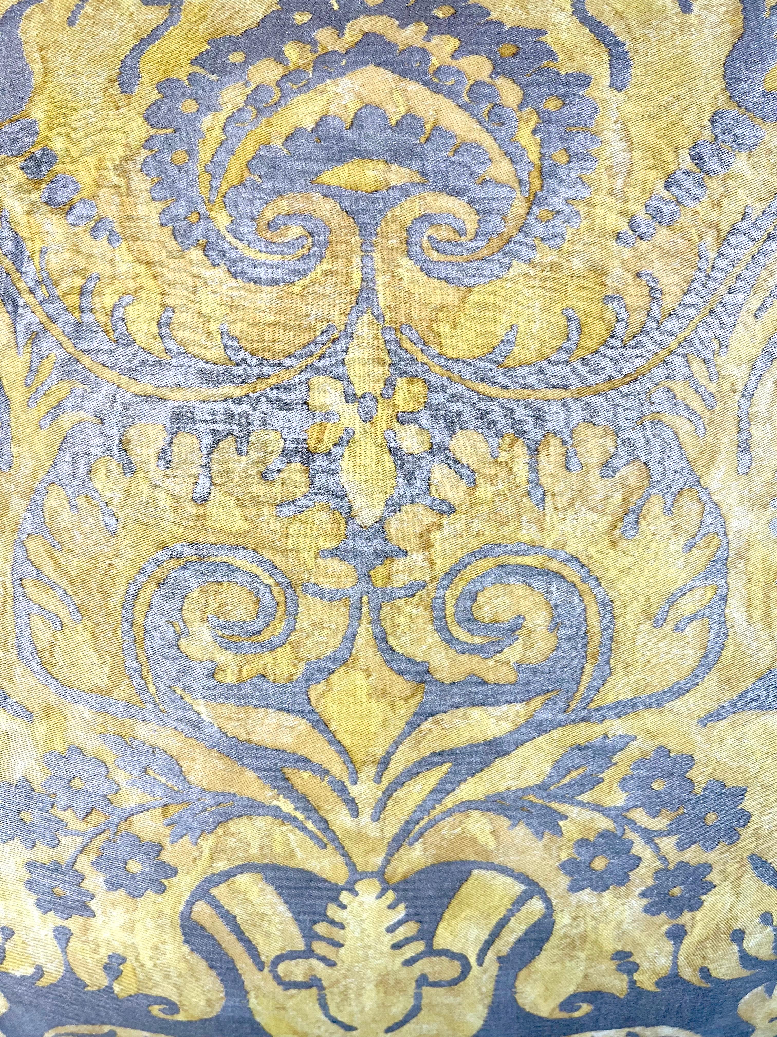 Baroque Paire d'authentiques coussins vintage Fortuny à motifs Orsini en vente
