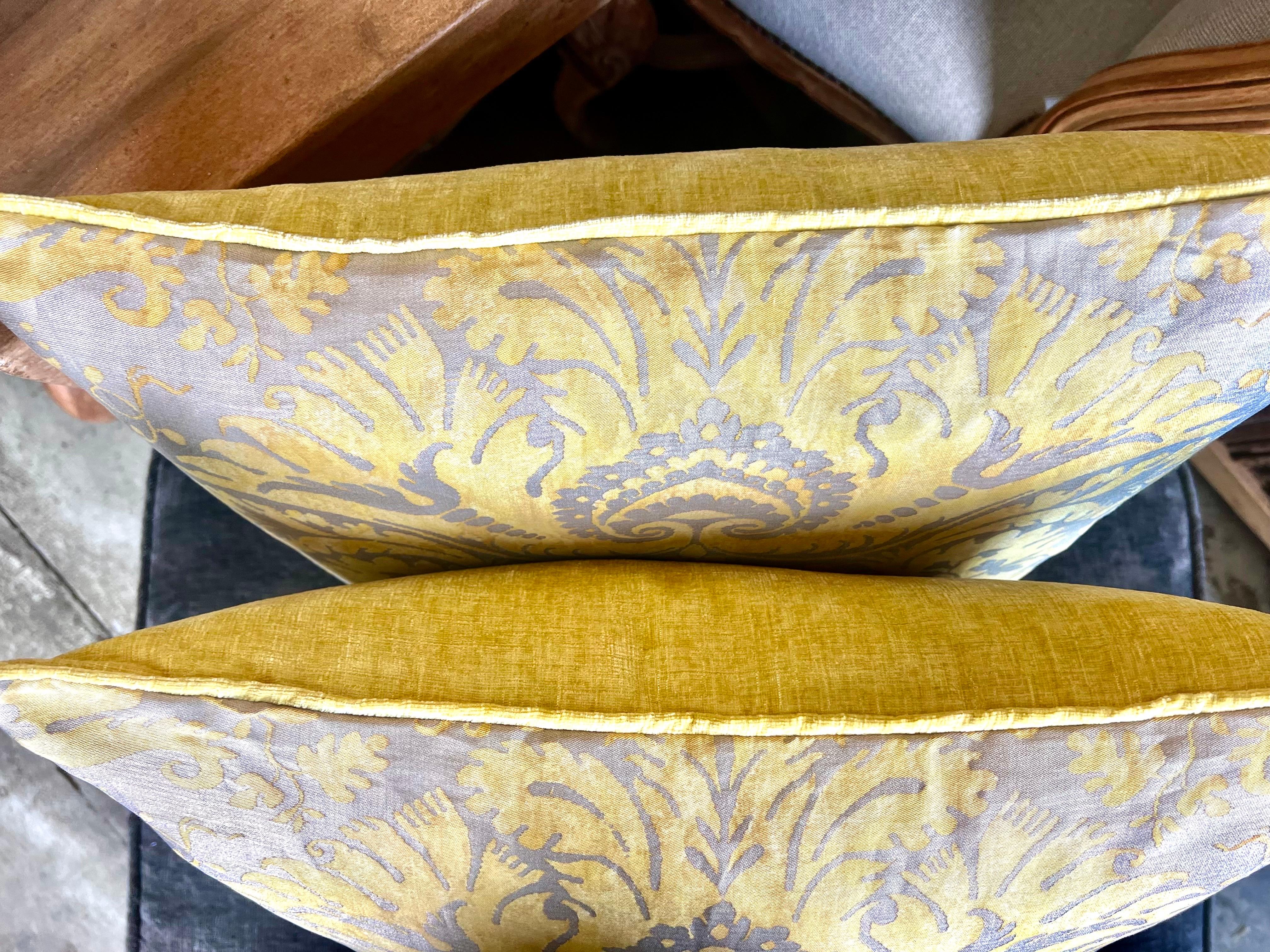 Pair of Authentic Vintage Orsini Patterned Fortuny Pillows In New Condition For Sale In Los Angeles, CA