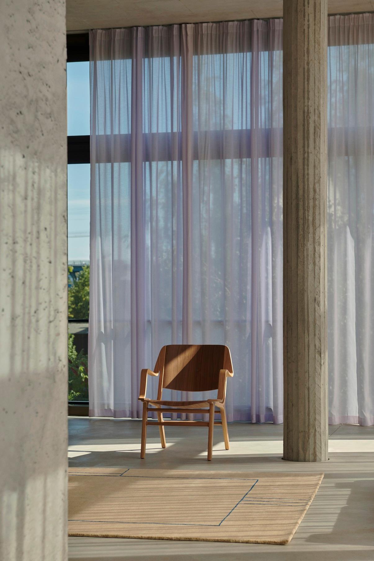 Paar AX Lounge Chairs-HM11-Lackierte Eiche & Walnuss, von Hvidt & Mølgaard für &T im Angebot 5