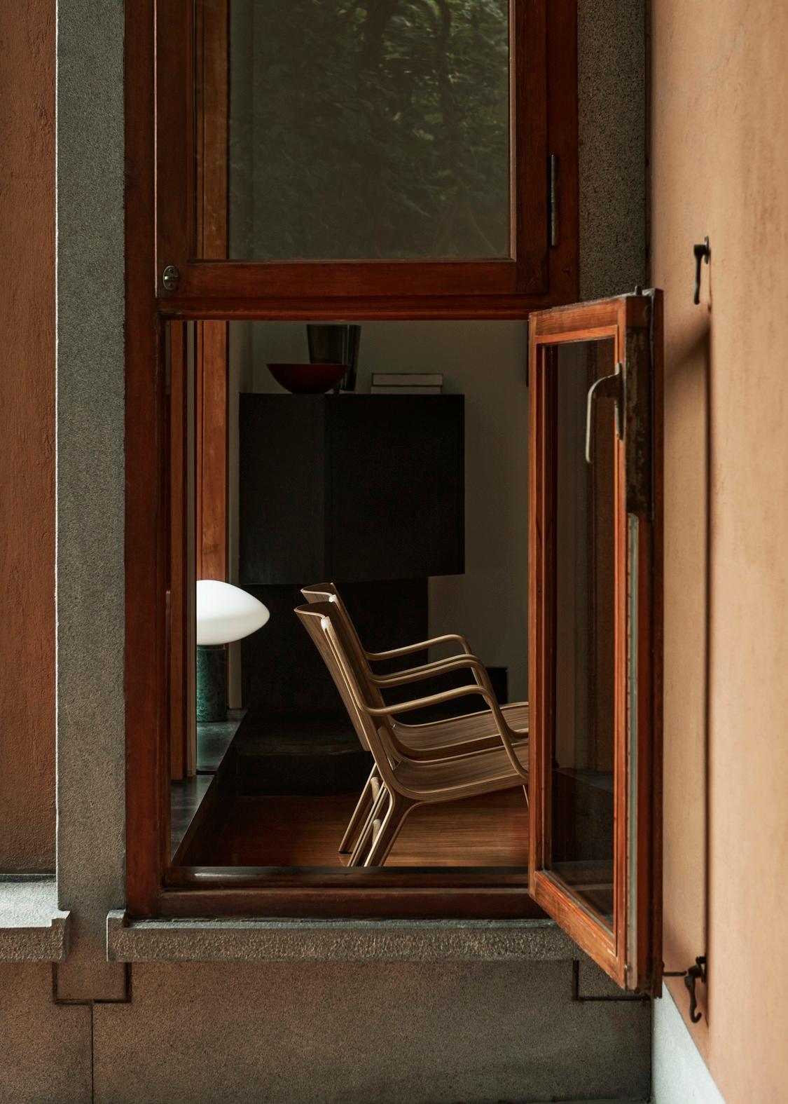 Paar AX Lounge Chairs-HM11-Lackierte Eiche & Walnuss, von Hvidt & Mølgaard für &T im Angebot 7