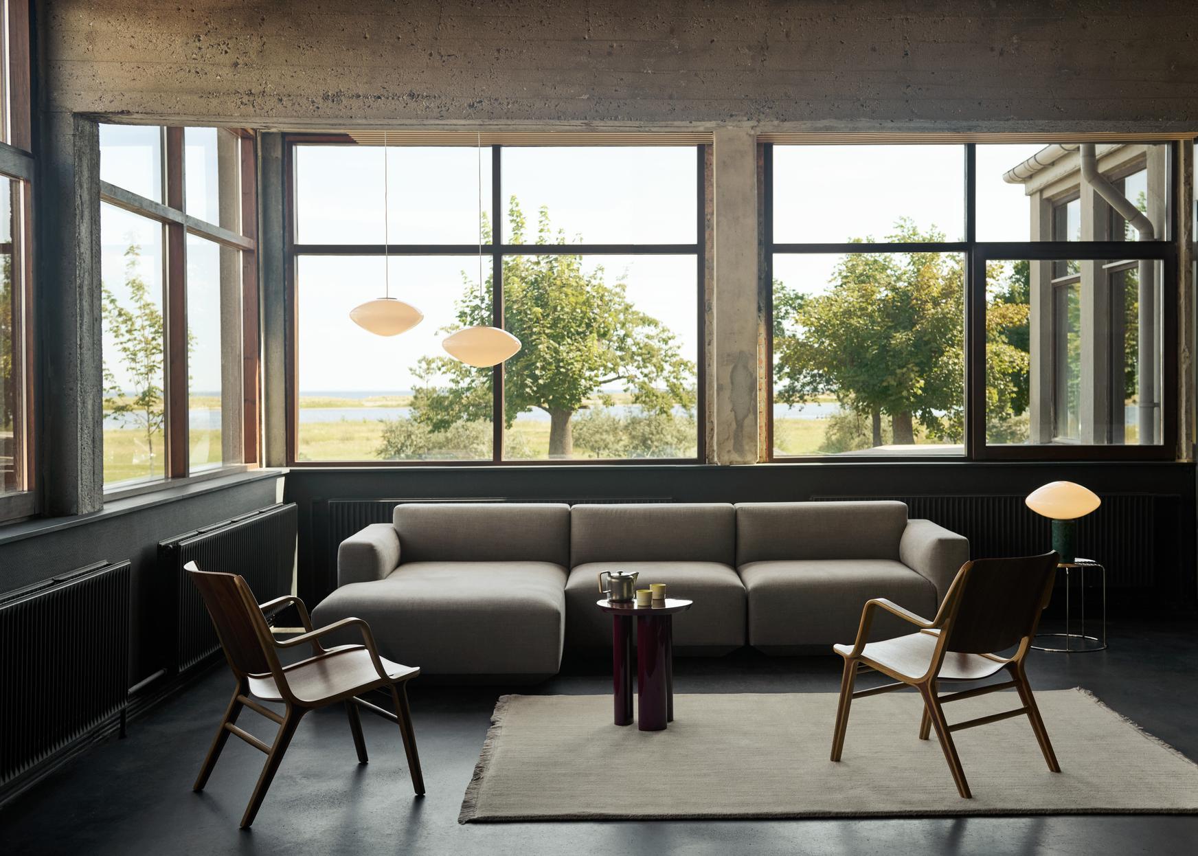 Paar AX Lounge Chairs-HM11-Lackierte Eiche & Walnuss, von Hvidt & Mølgaard für &T (Skandinavische Moderne) im Angebot