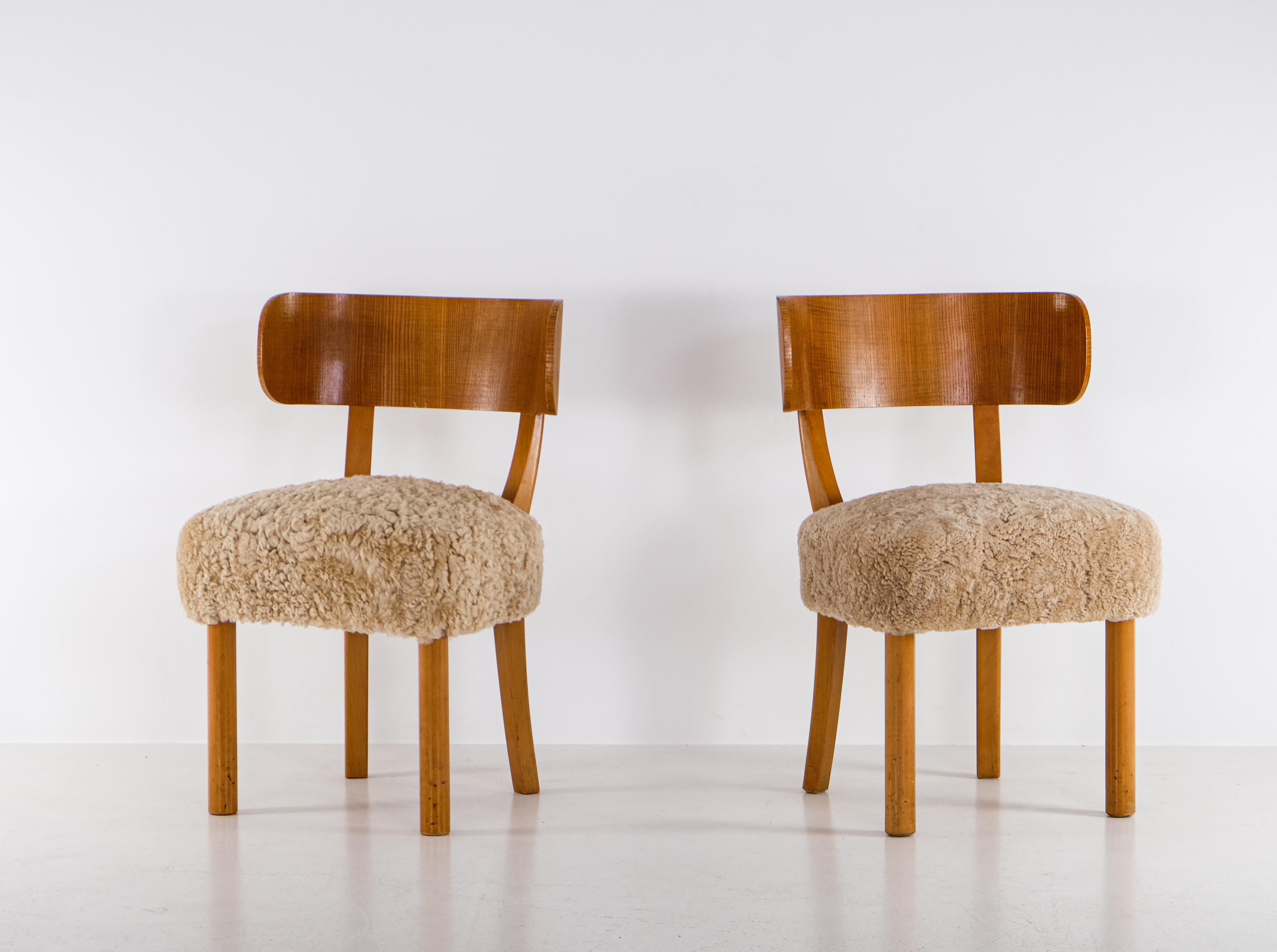Model Birka. Produced by NK, 1930s.
Newly upholstered in honey colored sheep skin.
   