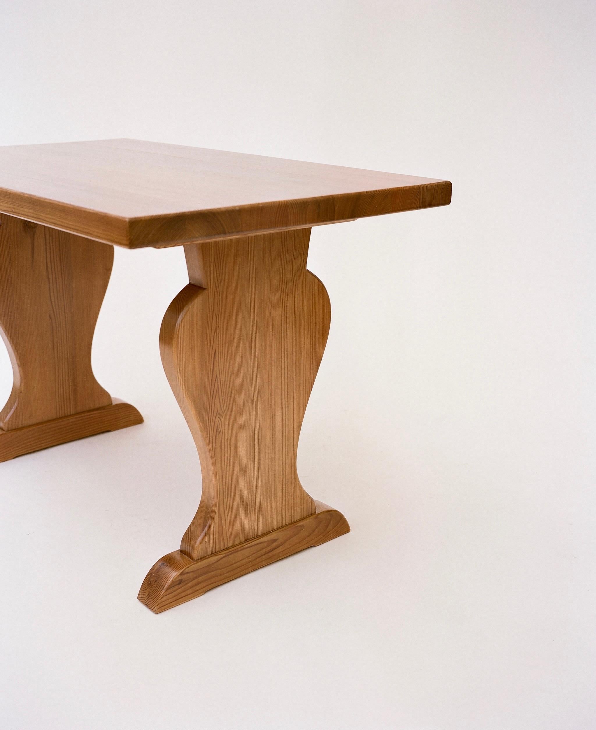 Scandinavian Modern Pair of Axel Einar Hjorth Bedside or Console Tables, c. 1932