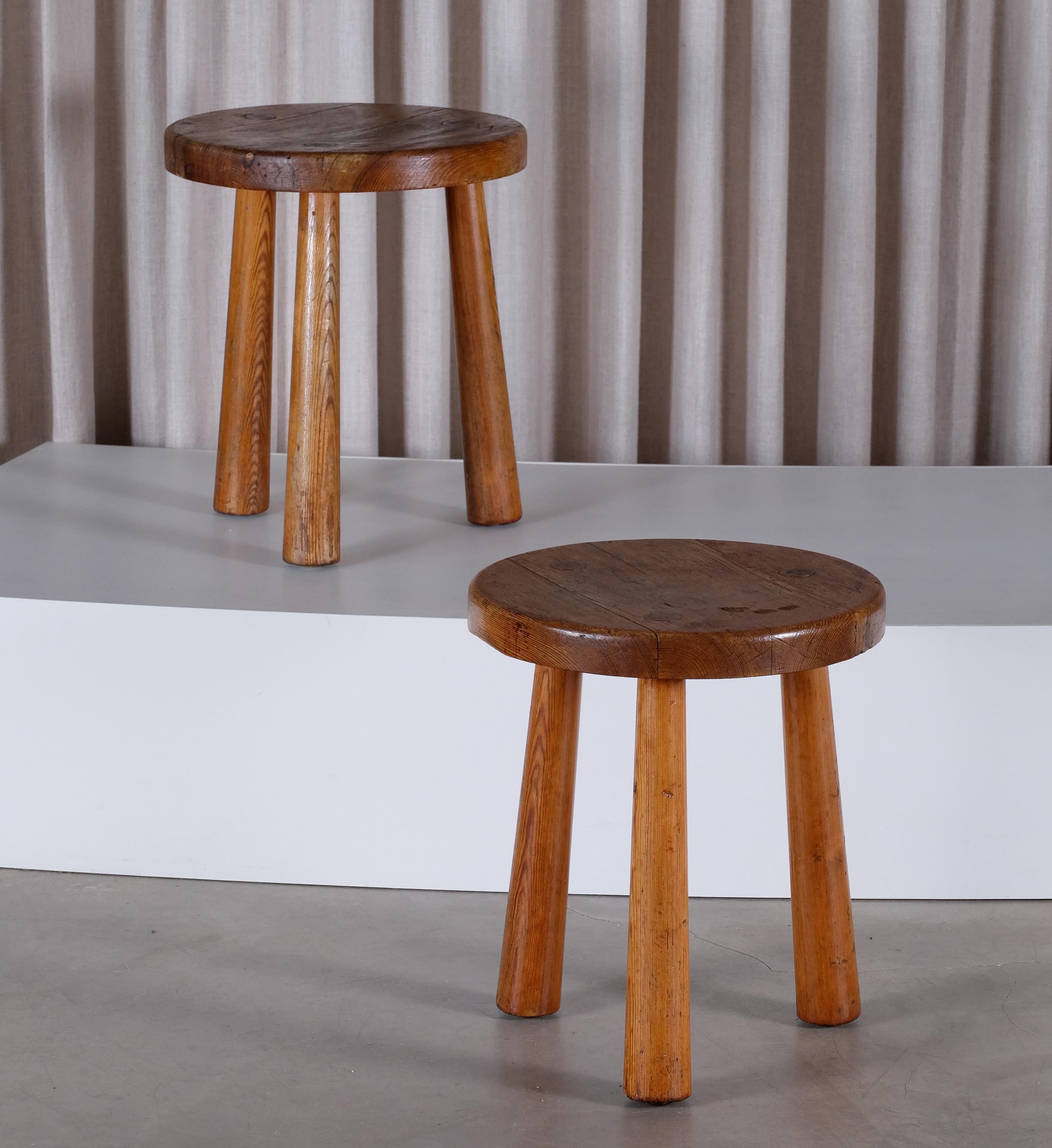 Rare pair of Skoga pine stools / side tables designed by Axel-Einar Hjorth, 1930s.
Produced by Nordiska Kompaniet.