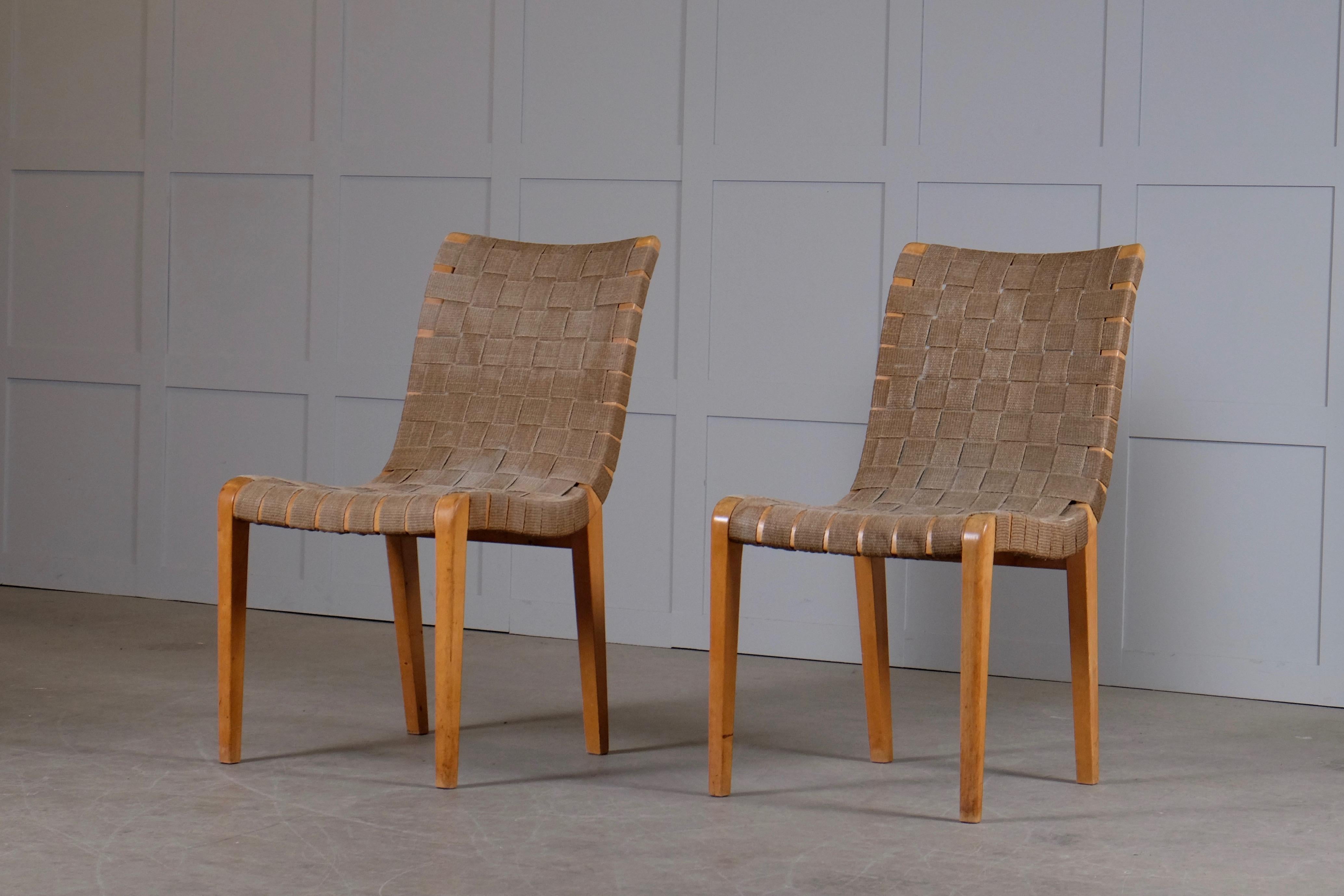 Paar Axel Larsson-Stühle von Bodafors:: 1940er Jahre (Skandinavische Moderne) im Angebot
