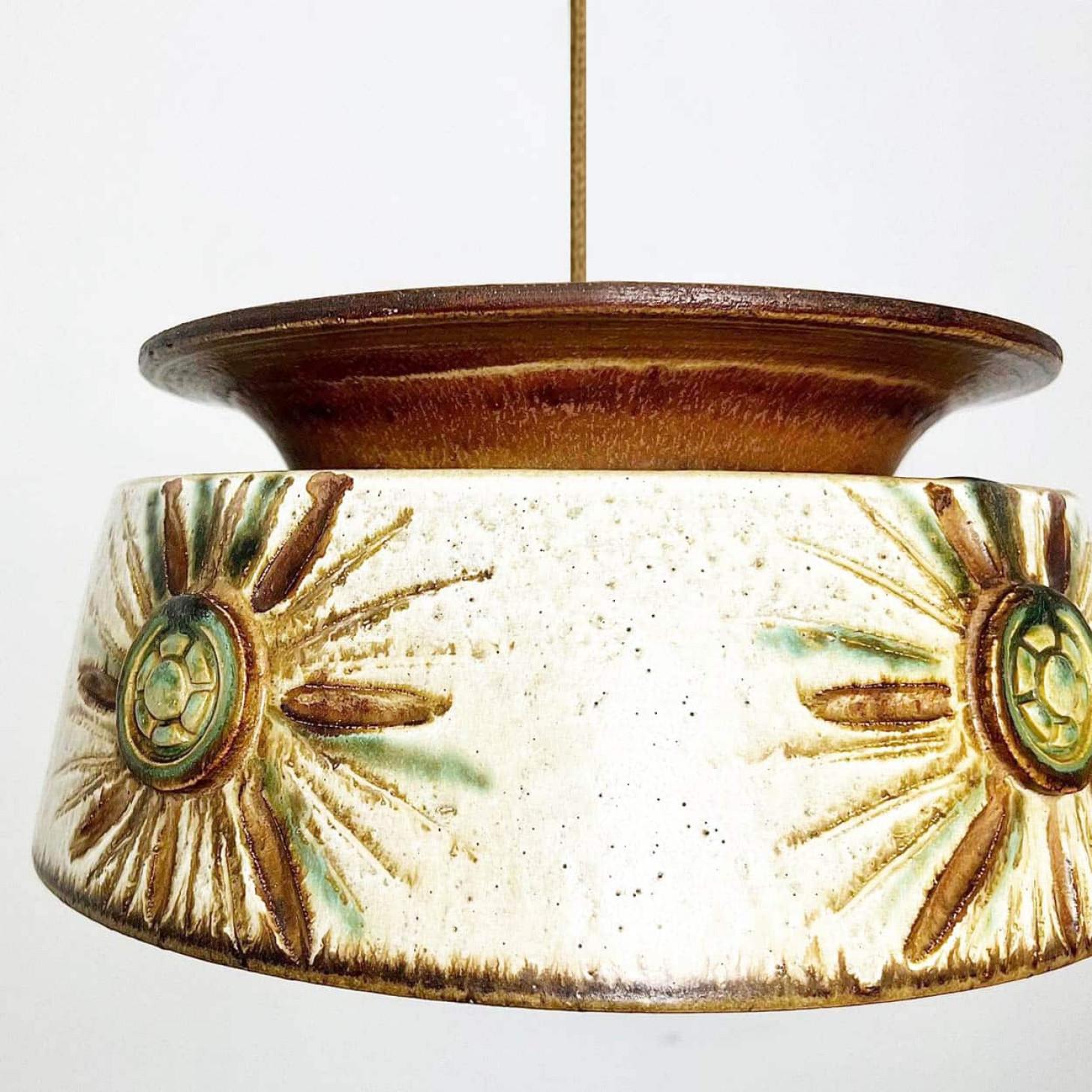 Autre Paire de lampes suspendues Axella en céramique taupe-verte, Danemark, 1970 en vente