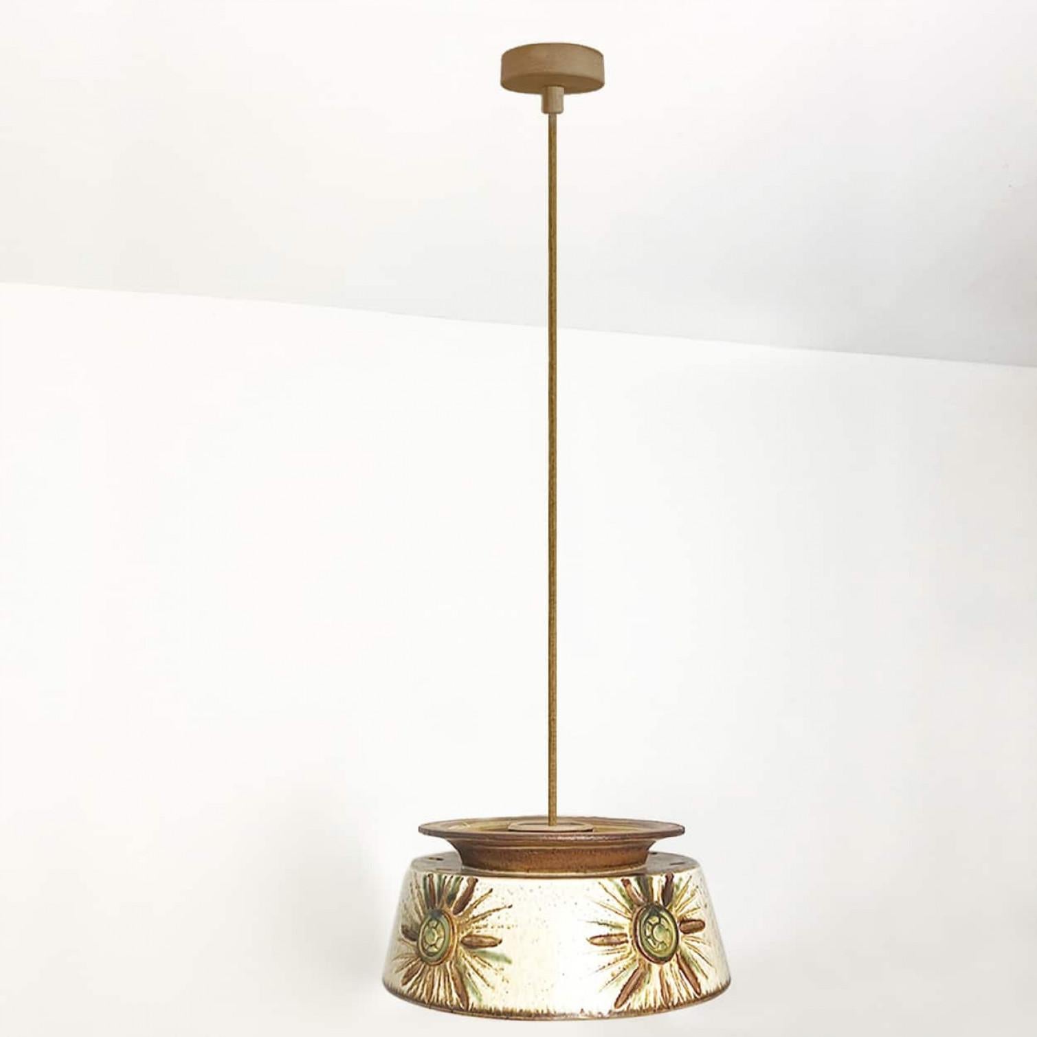 Fin du 20e siècle Paire de lampes suspendues Axella en céramique taupe-verte, Danemark, 1970 en vente