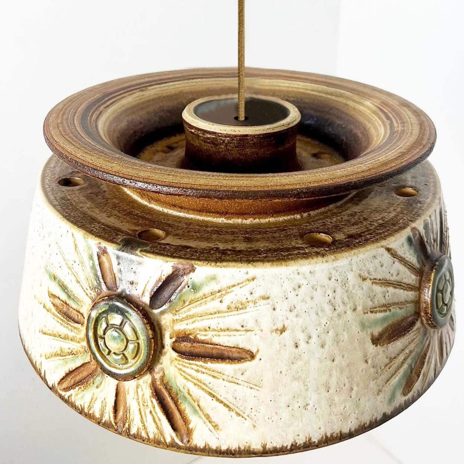 Céramique Paire de lampes suspendues Axella en céramique taupe-verte, Danemark, 1970 en vente