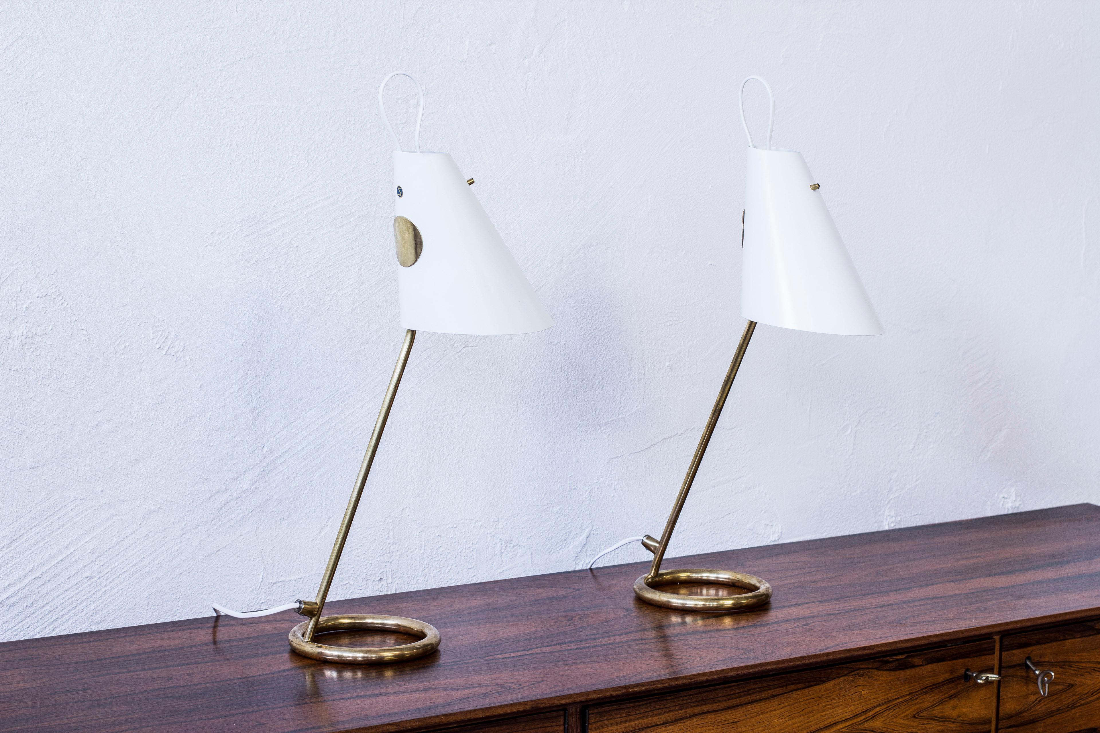 Very rare pair of B 90 table lamps designed by Hans-Agne Jakobsson. Produced by his own company, circa 1961-62 in very few numbers. Made from polished brass with light grey lacquered aluminum shades. Custom light switch in solid brass. Both