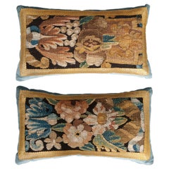 Paire de coussins en tapisserie ancienne B. Viz Design