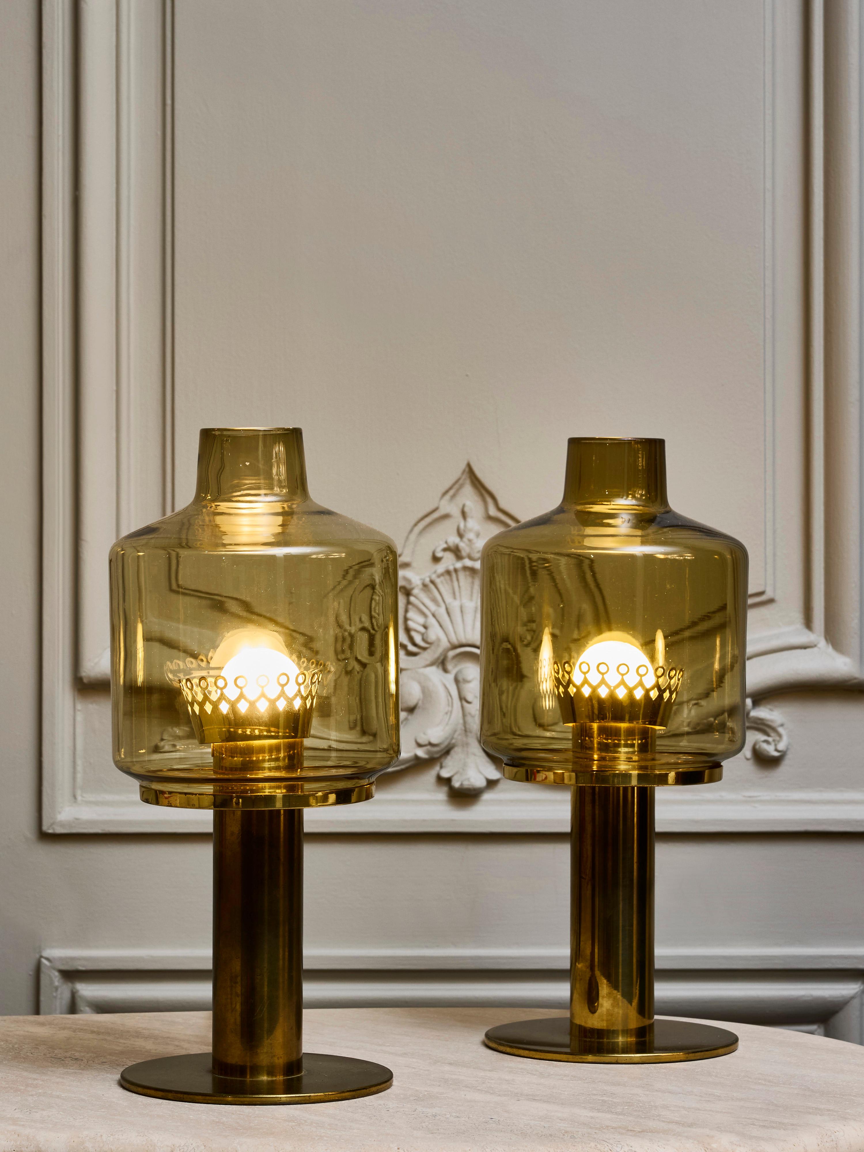 Scandinave moderne Paire de lampes de table B102 par Hans Agnes Jakobsson en vente