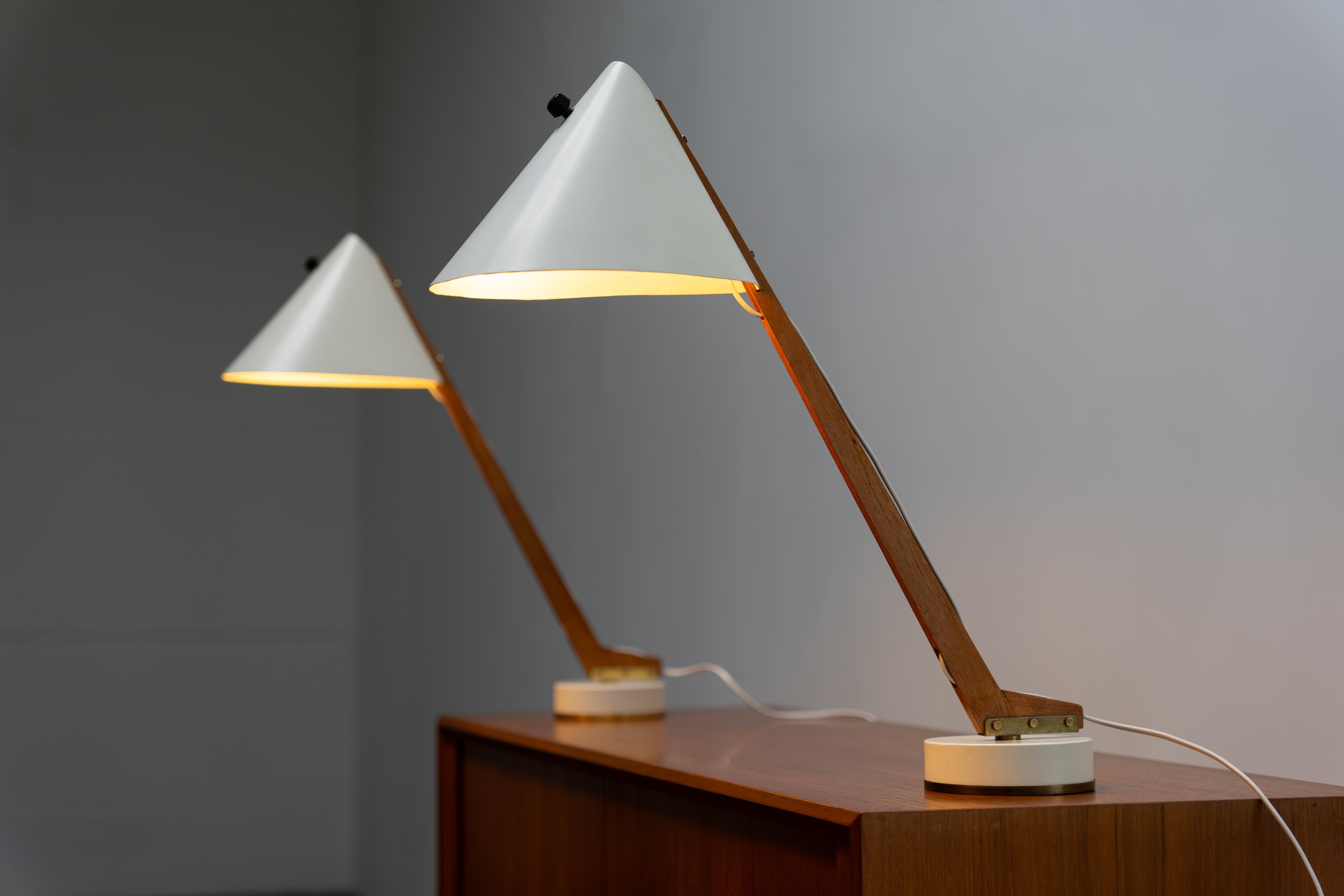 Pareja de lámparas de mesa B54 de Hans-Agne Jakobsson AB Markaryd, 1955 Sueco en venta