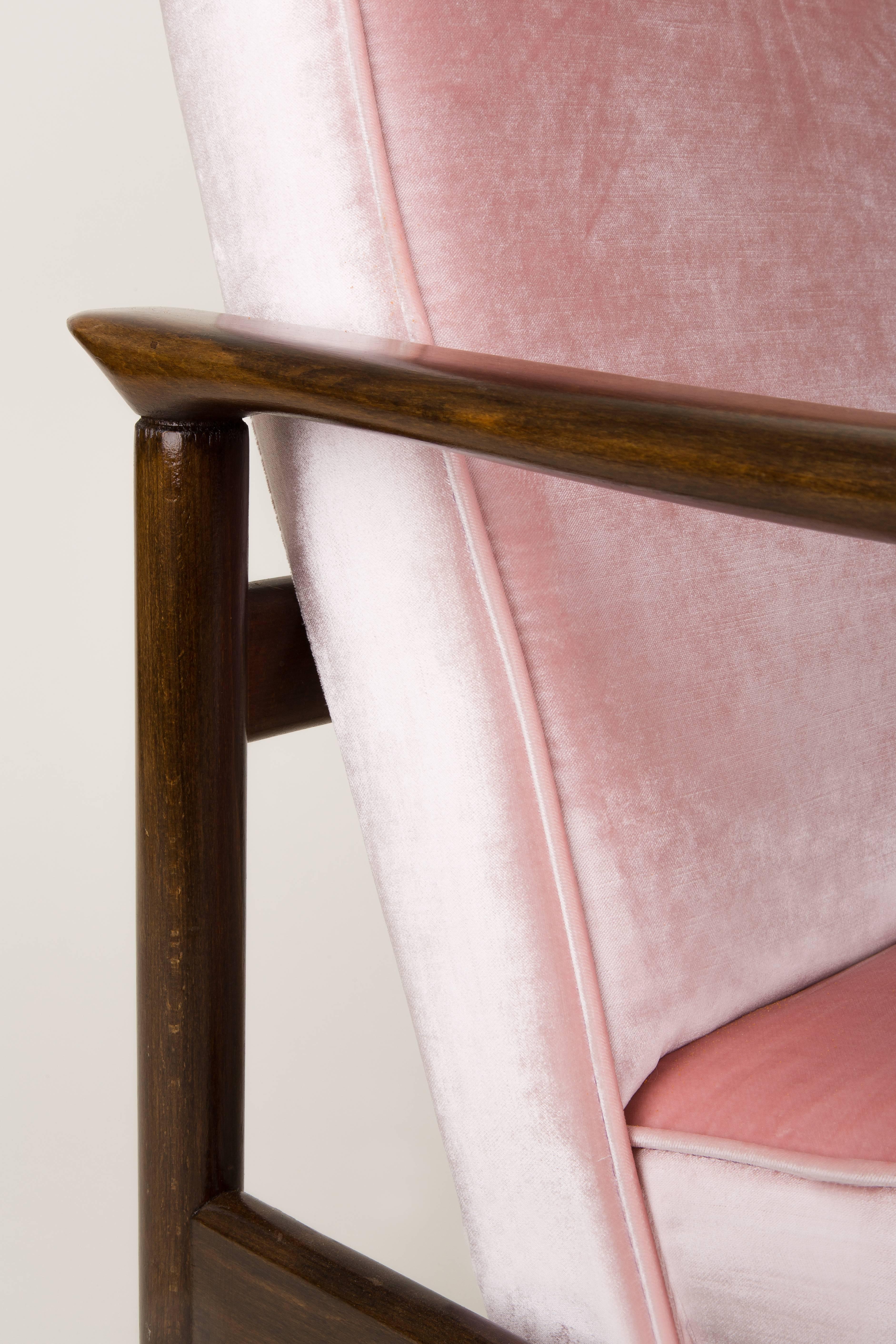Hand-Crafted Pair of Baby Pink Velvet Armchairs, Designed by Edmund Homa, 1960s For Sale