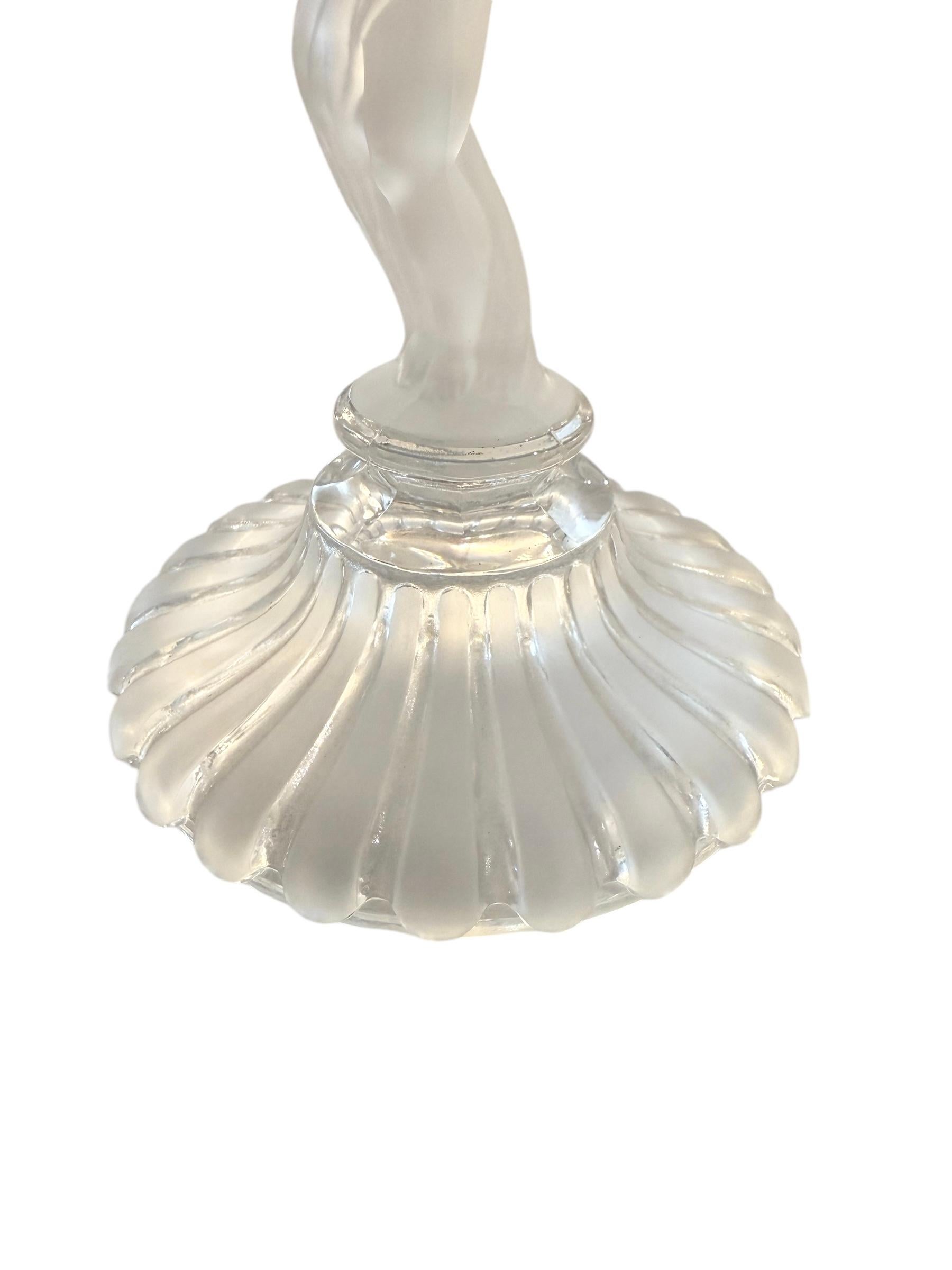 Pair of Baccarat Clear and Frosted Glass Enfant Lusters/Candlesticks In condizioni ottime in vendita a Pasadena, CA