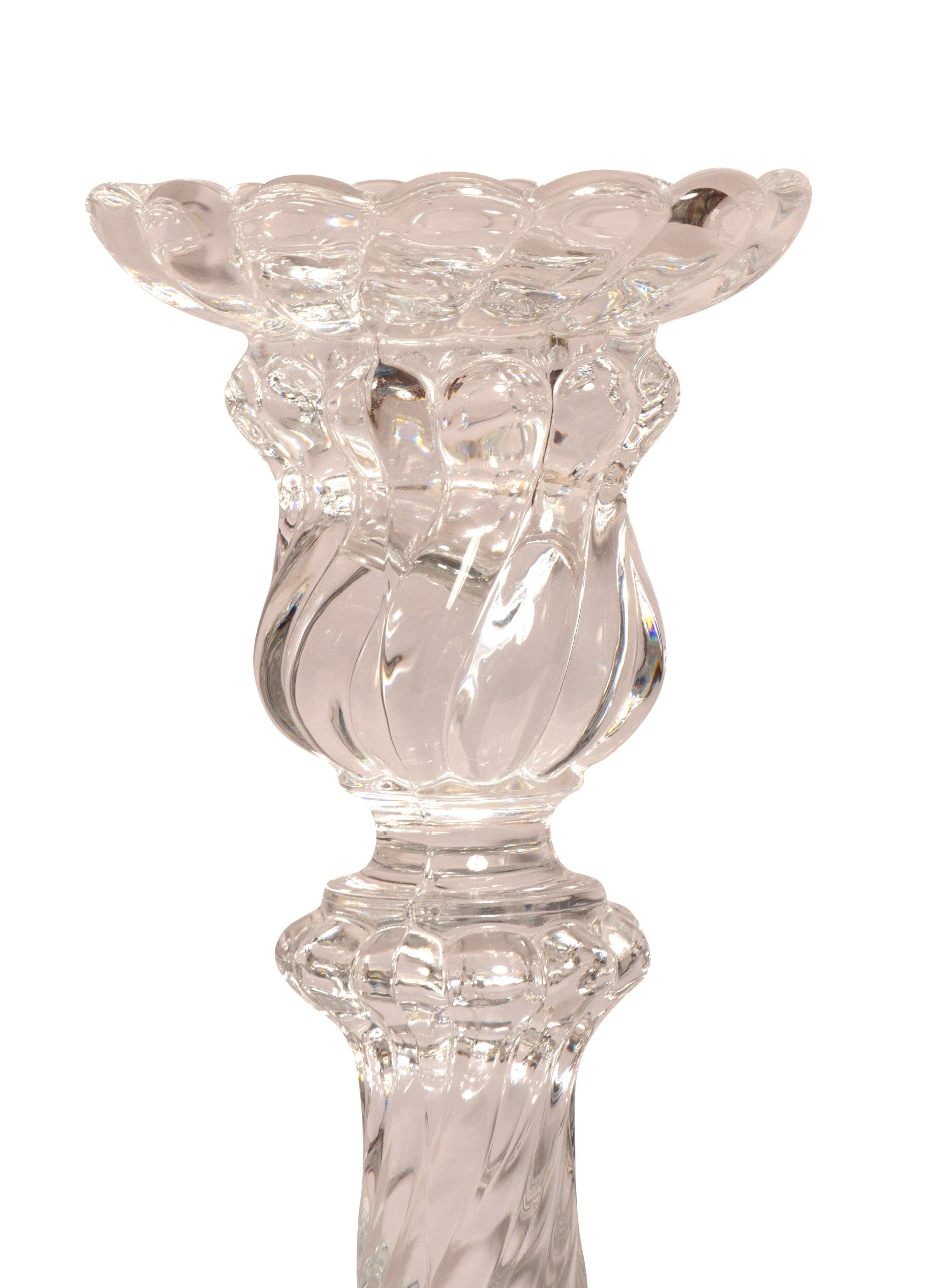 Paar Baccarat-Kristall-Kerzenständer (20. Jahrhundert) im Angebot