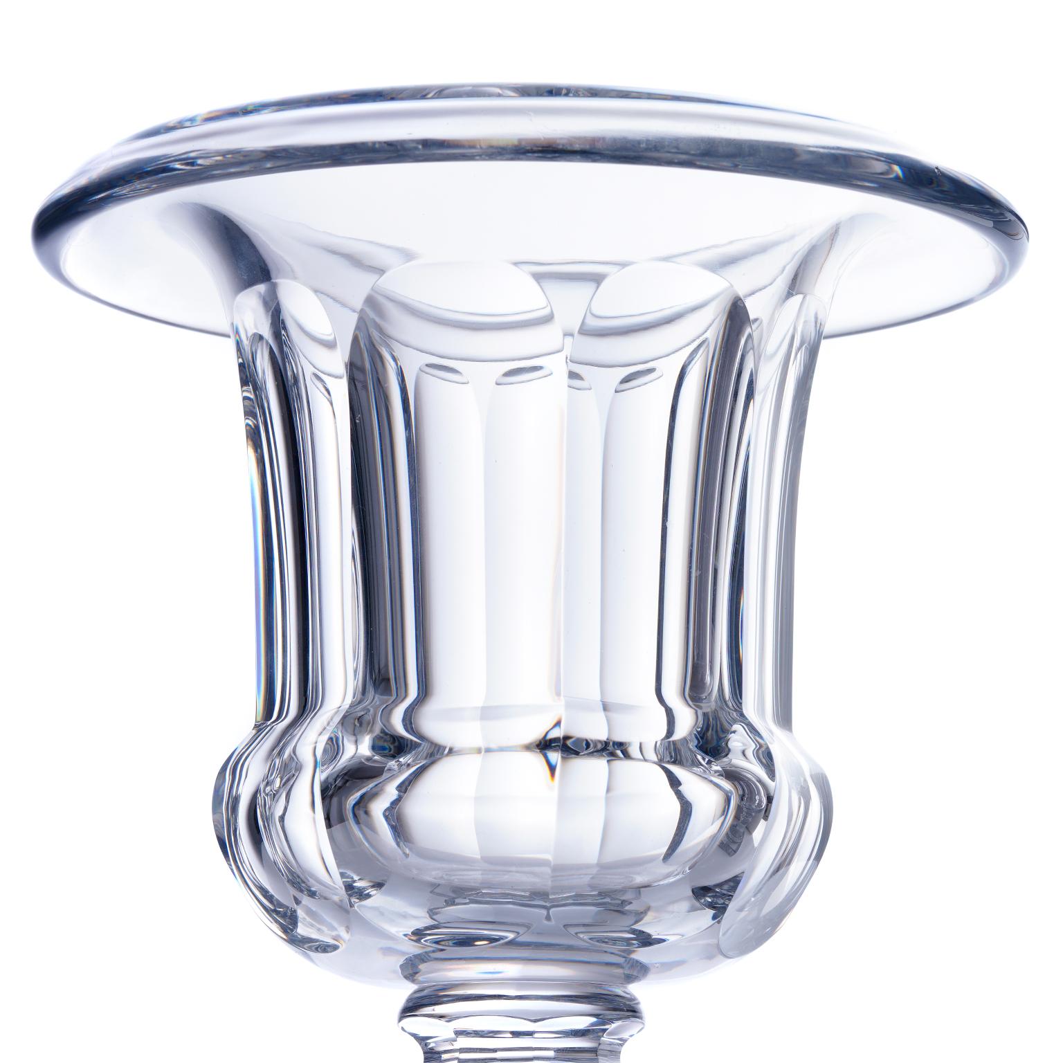 Pair of Baccarat Crystal Urns c1930s In condizioni ottime in vendita a Litchfield, CT