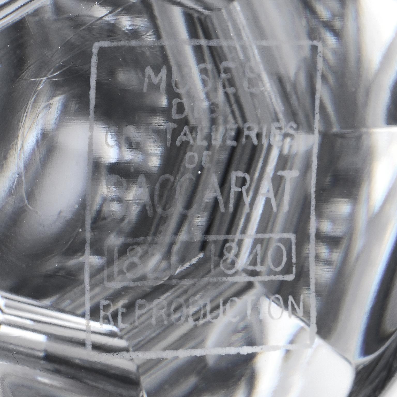 Metà XX secolo Pair of Baccarat Crystal Urns c1930s in vendita