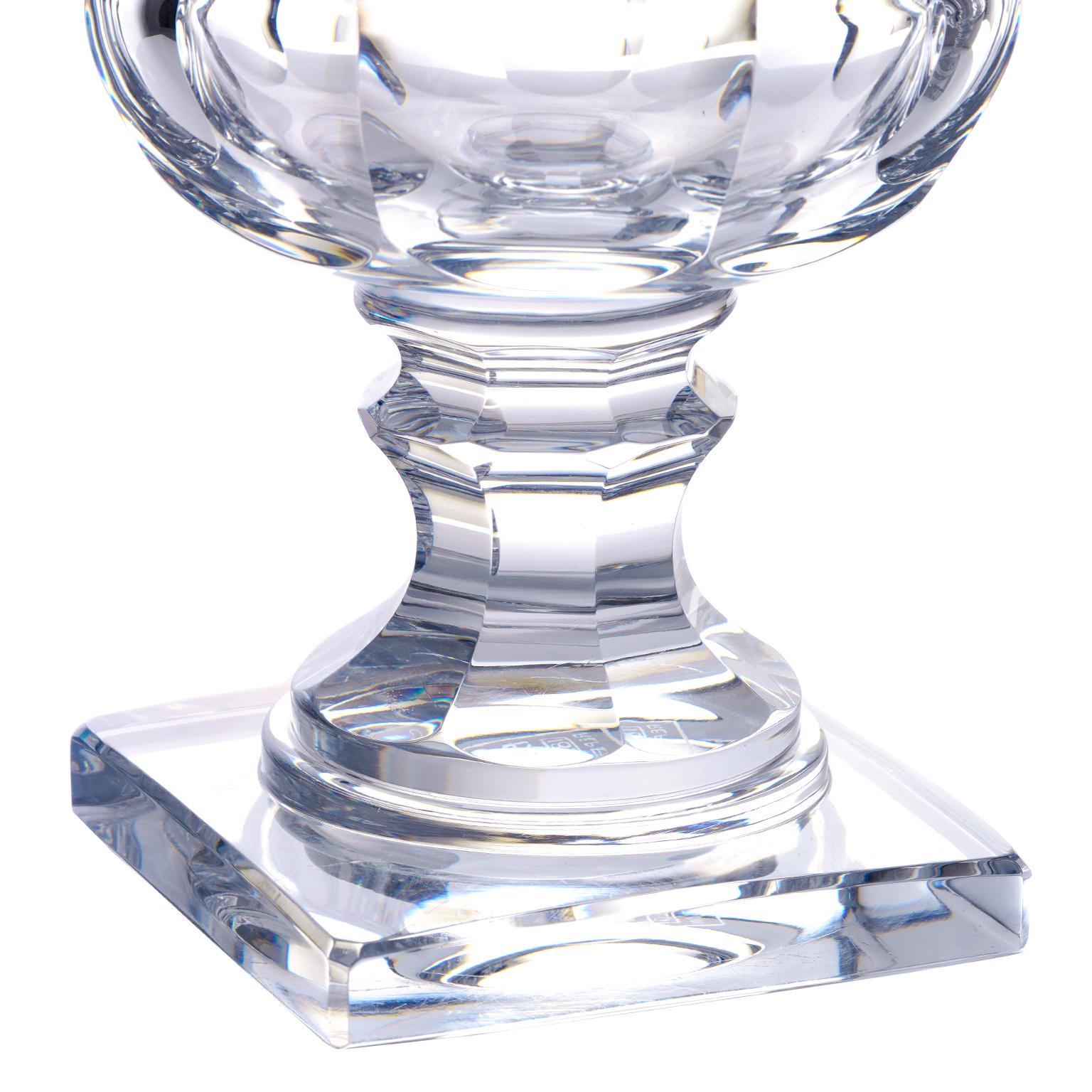 Pair of Baccarat Crystal Urns c1930s in vendita 1