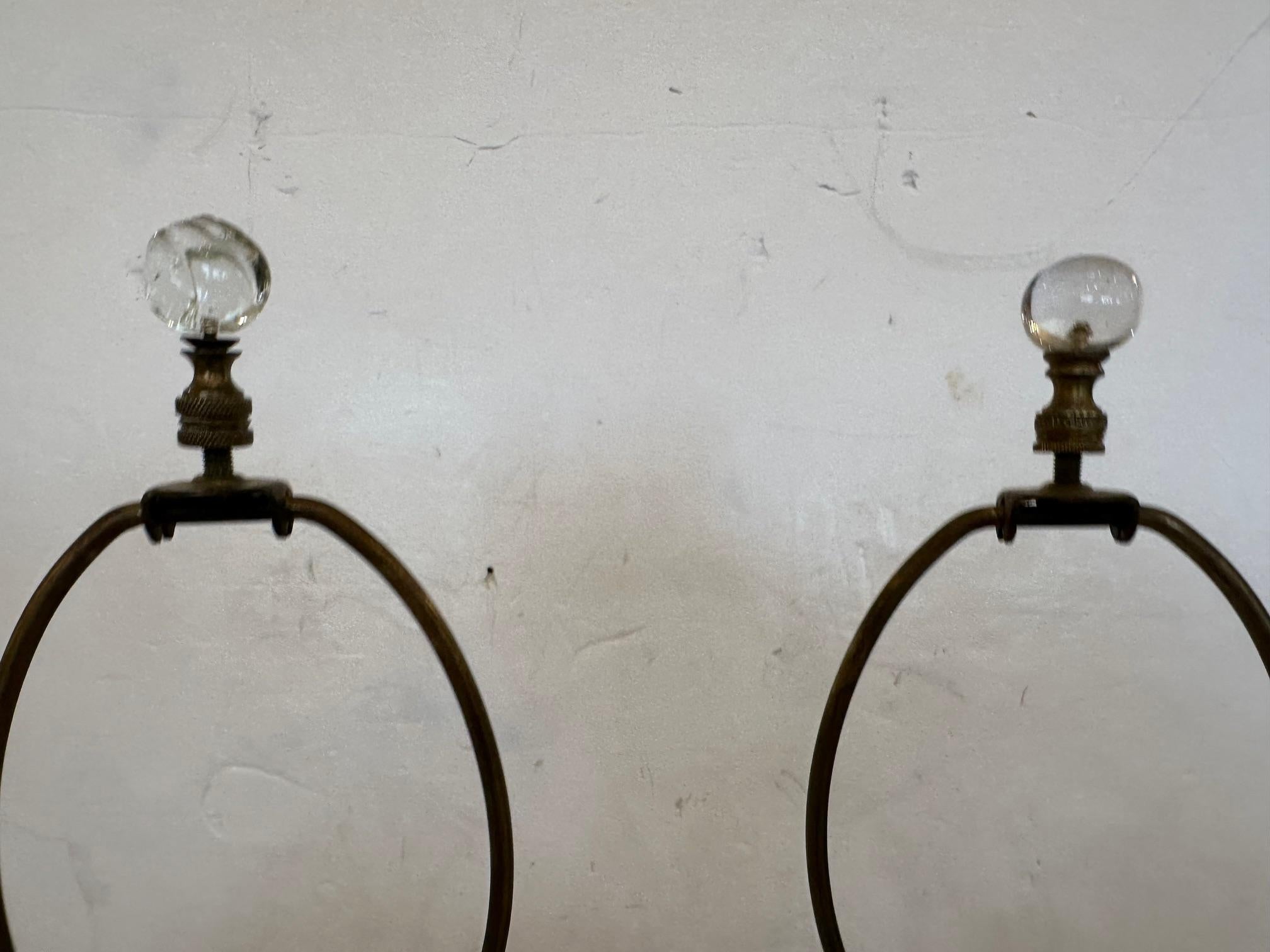 Paar mundgeblasene säulenförmige Baccarat-Lampen mit Bronzebeschlägen im Zustand „Gut“ im Angebot in Hopewell, NJ