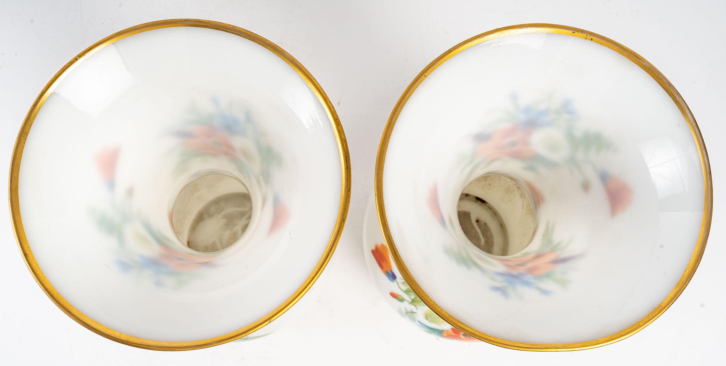 Pair of Baccarat Opaline Vases, 19th Century In Good Condition For Sale In Saint-Ouen, FR