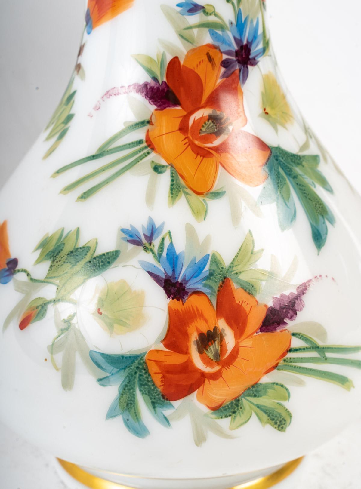 Verre opalin Paire de vases en opaline de Baccarat, 19ème siècle en vente