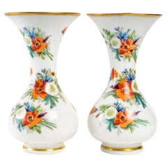 Coppia di vasi opalini Baccarat, XIX secolo