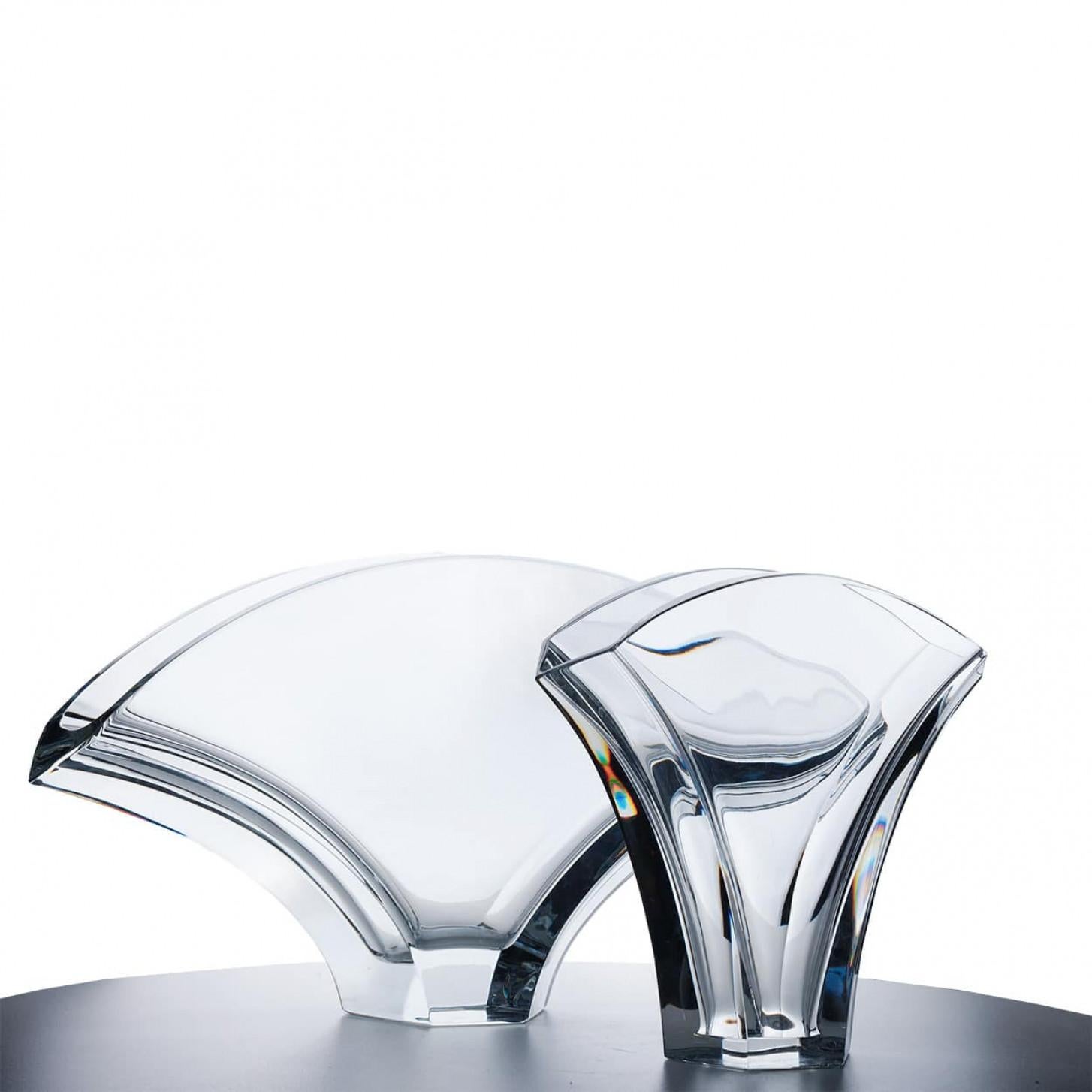 Pareja de jarrones de cristal de ginkgo extragrandes, firmados por Baccarat, Francia en Bueno estado para la venta en Rijssen, NL