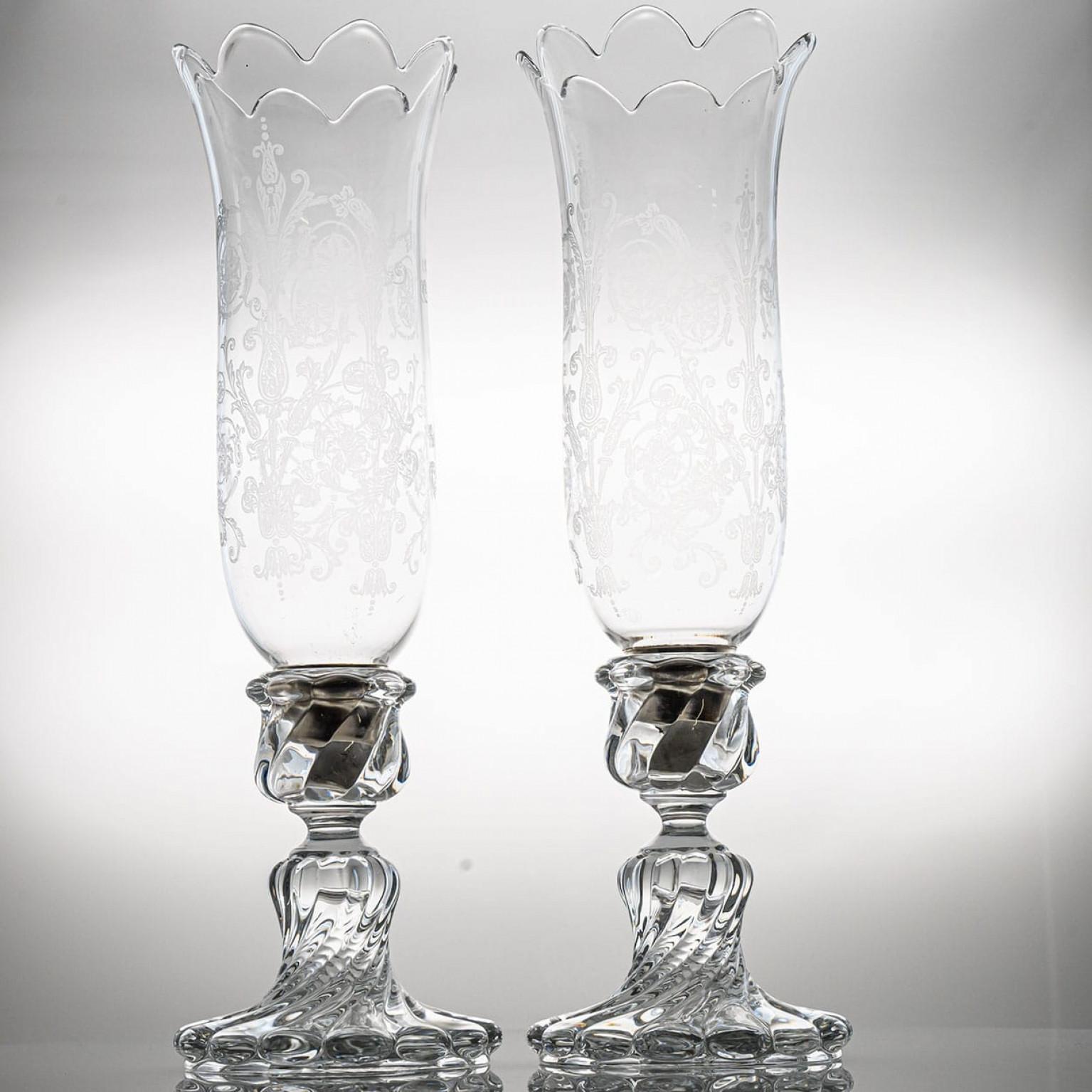 A set of two crystal masterpieces of beautiful proportions, these 2 vases crystallize the extraordinary know-how of the Baccarat craftsmen. The different cuts in the vases produce a magic visual effect and with the engraved flowers this set is a