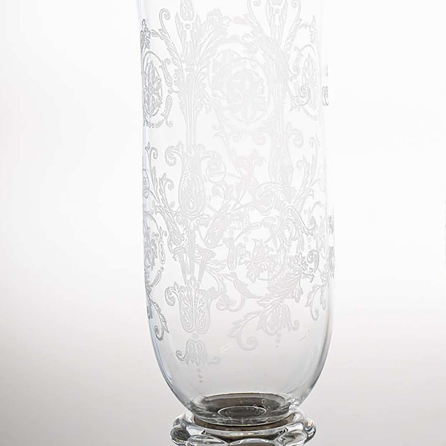 Fatto a mano Pair of Baccarat Structured Clear Crystal Vases, France in vendita