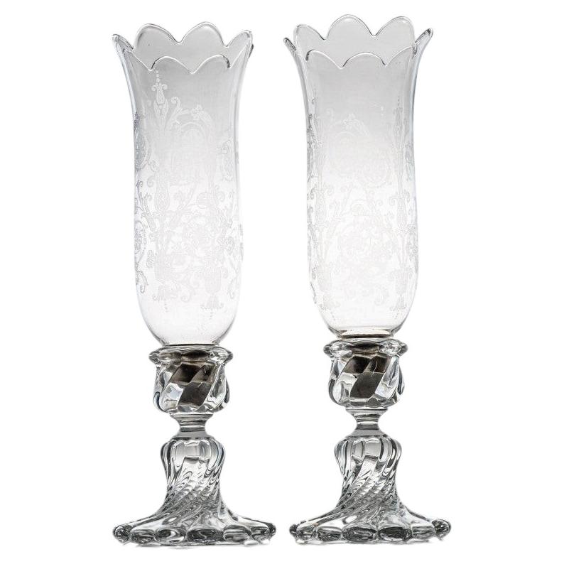 Pareja de jarrones de cristal transparente estructurado Baccarat, Francia en venta