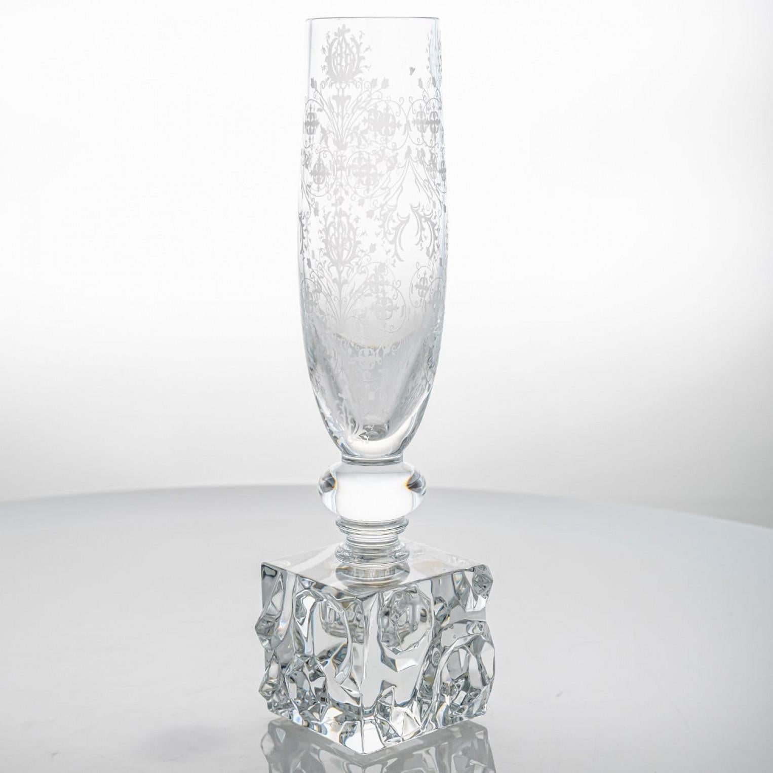 Pair of Baccarat Structured Exquisite Clear Crystal Vase, France For Sale 3