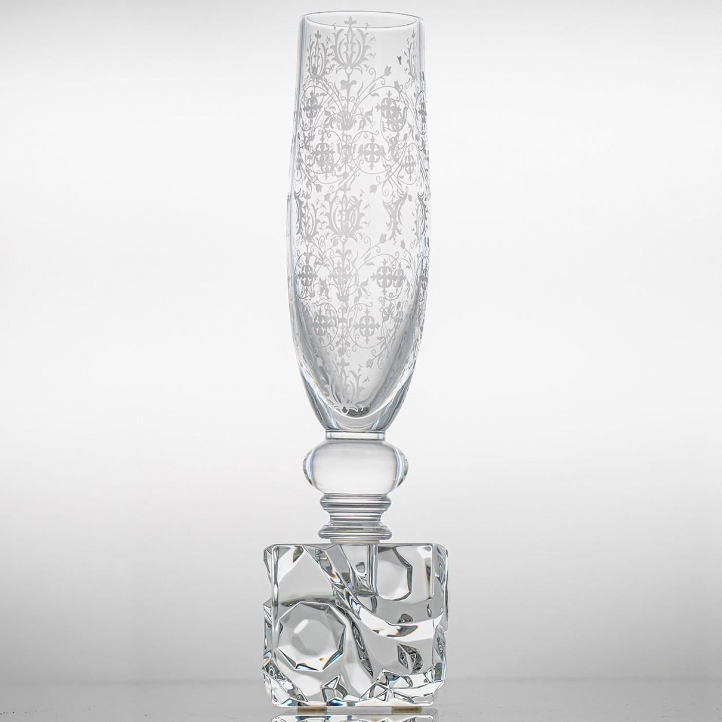 French Pair of Baccarat Structured Exquisite Clear Crystal Vase, France For Sale