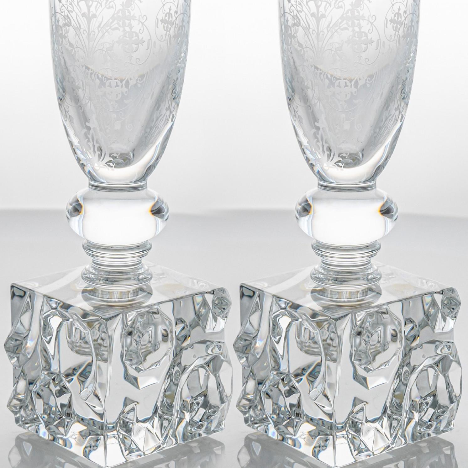 Pair of Baccarat Structured Exquisite Clear Crystal Vase, France For Sale 2
