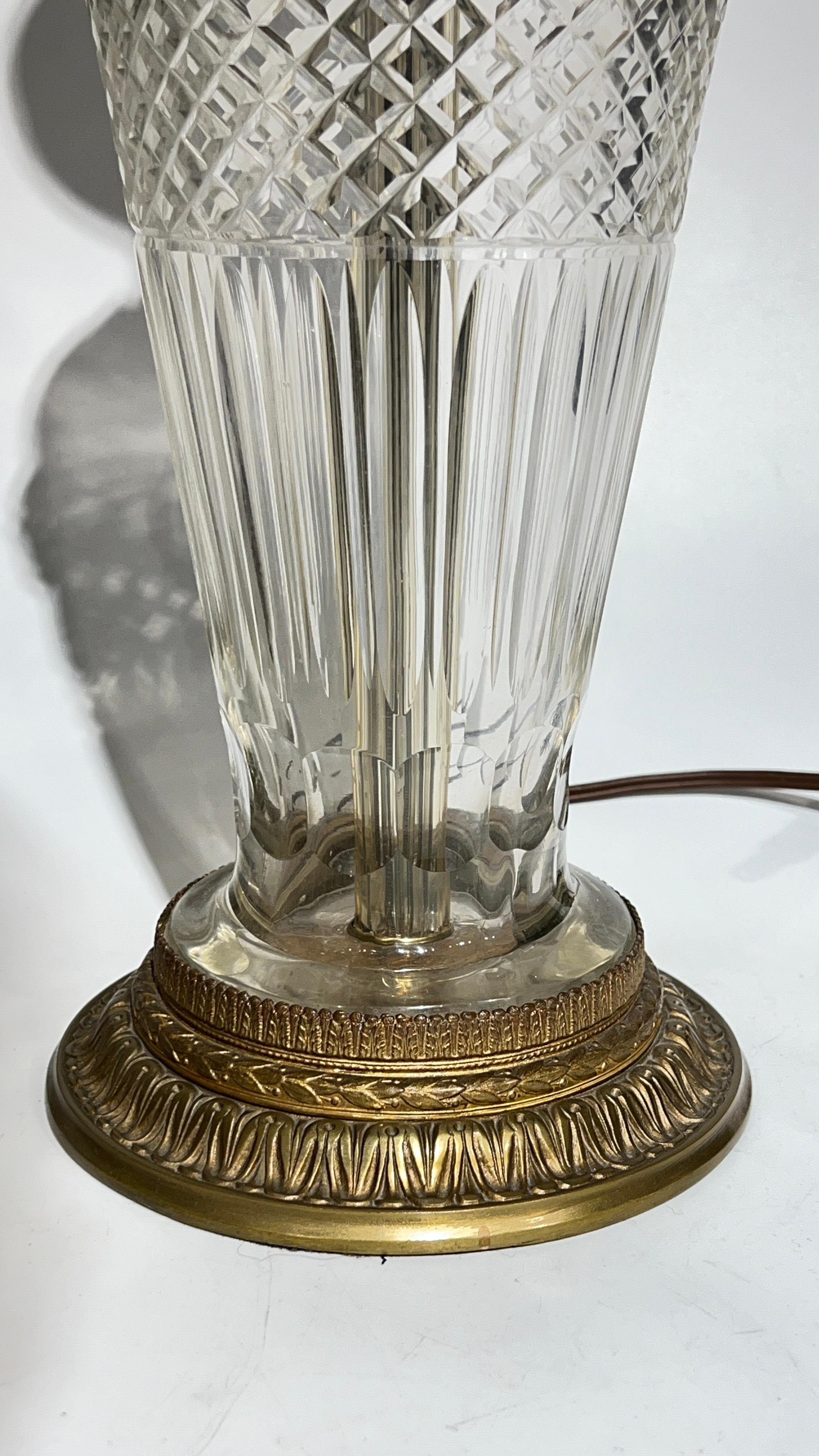 Paire d'objets en cristal et bronze doré de style Baccarat  Lampes de bureau en vente 6