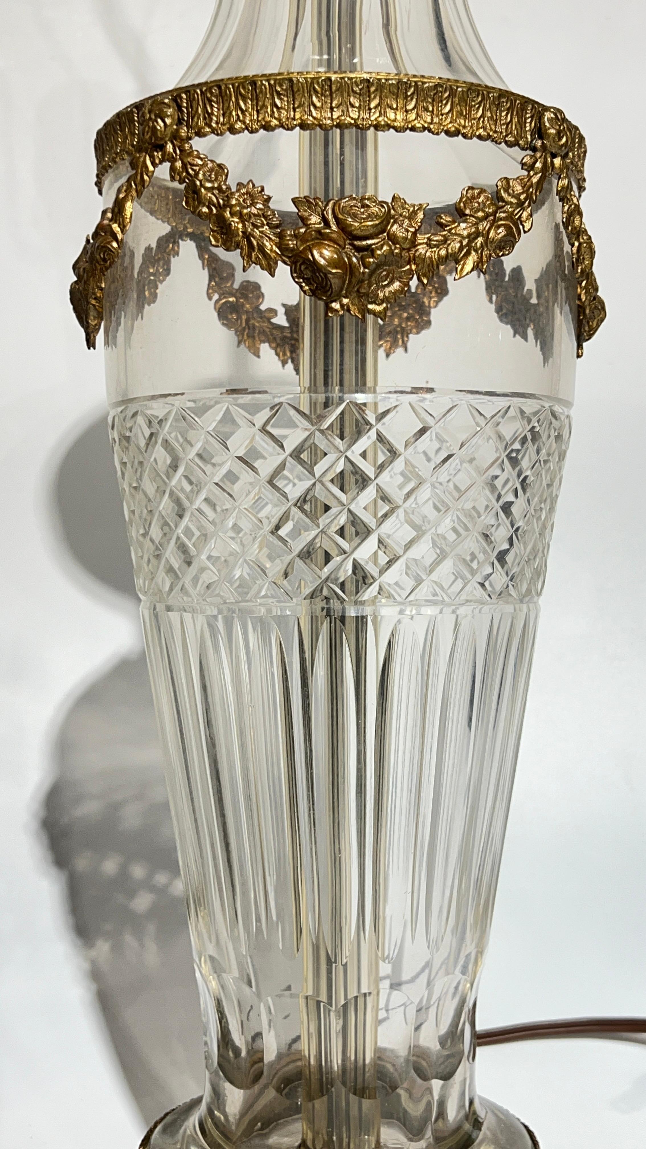 Paire d'objets en cristal et bronze doré de style Baccarat  Lampes de bureau en vente 7